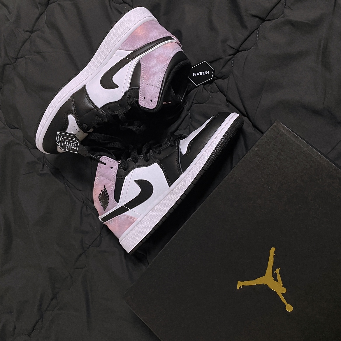 (GS) Jordan 1 Mid SE White Black Bleached Coral 착용 스타일
