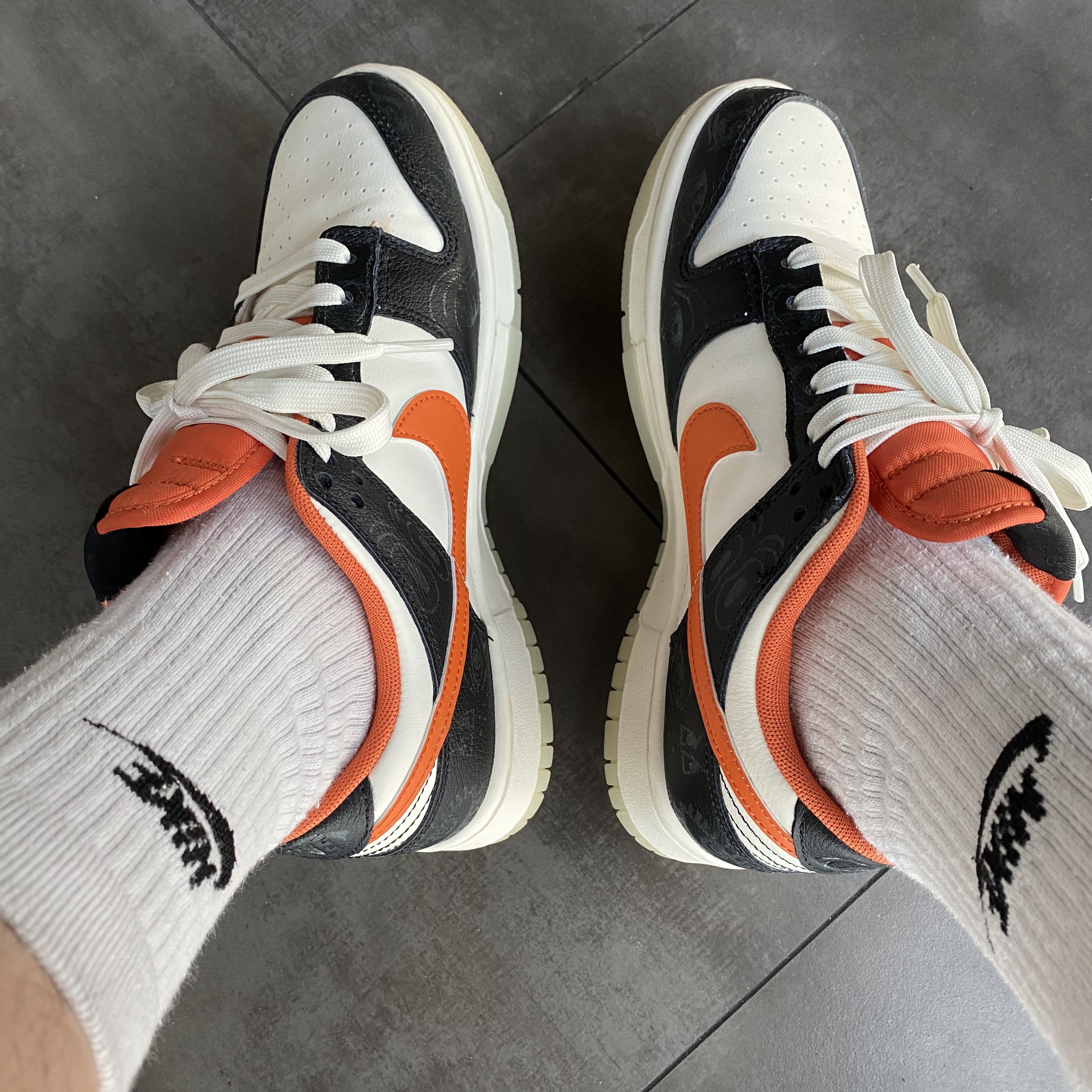 Nike Dunk Low Retro PRM Halloween 착용 스타일