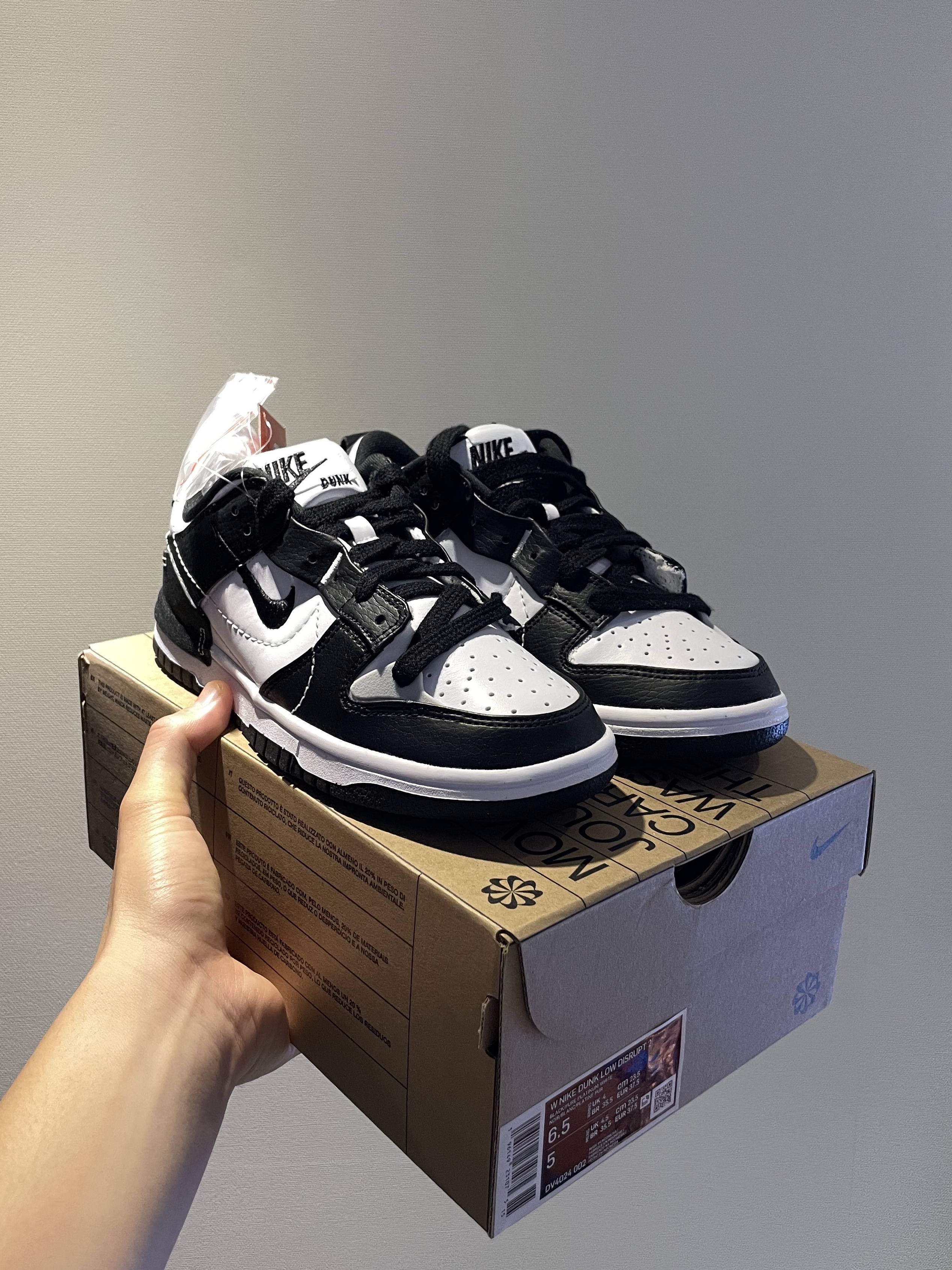 (W) Nike Dunk Low Disrupt 2 Black White 착용 스타일 - 2