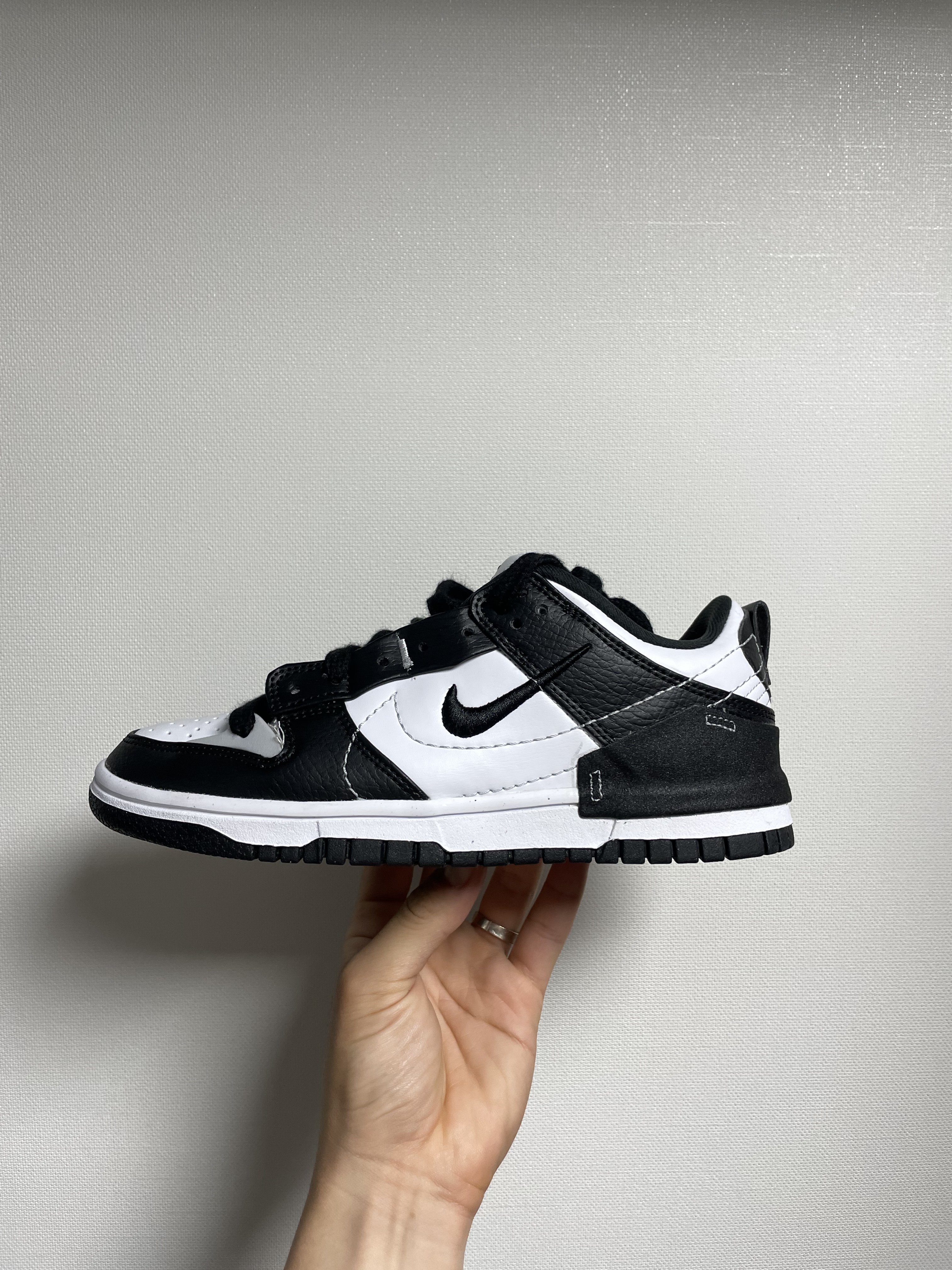 (W) Nike Dunk Low Disrupt 2 Black White 착용 스타일 - 1