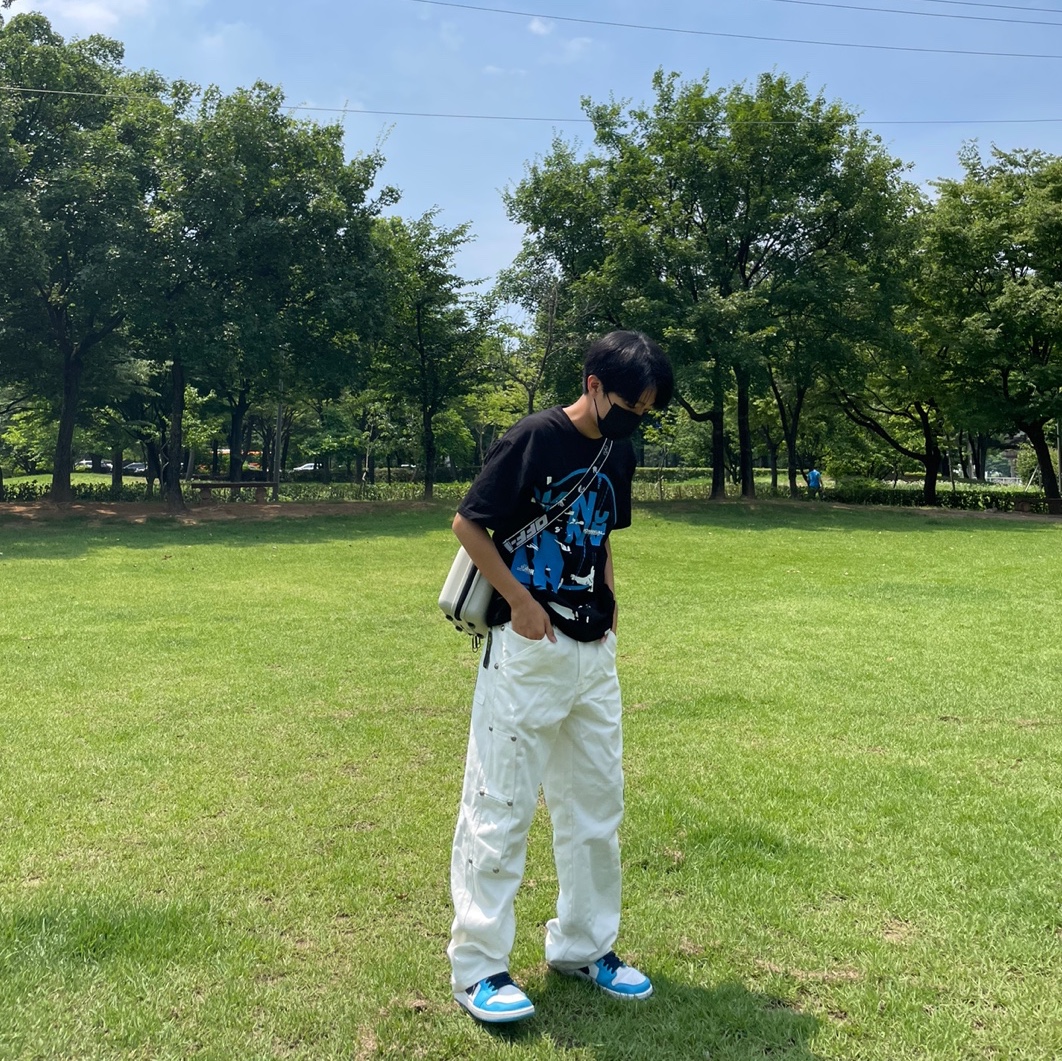 Jordan 1 Low Dark Powder Blue, Off-White x Amore Pacific Protection Box (Without Cosmetics) 착용 스타일 - 1