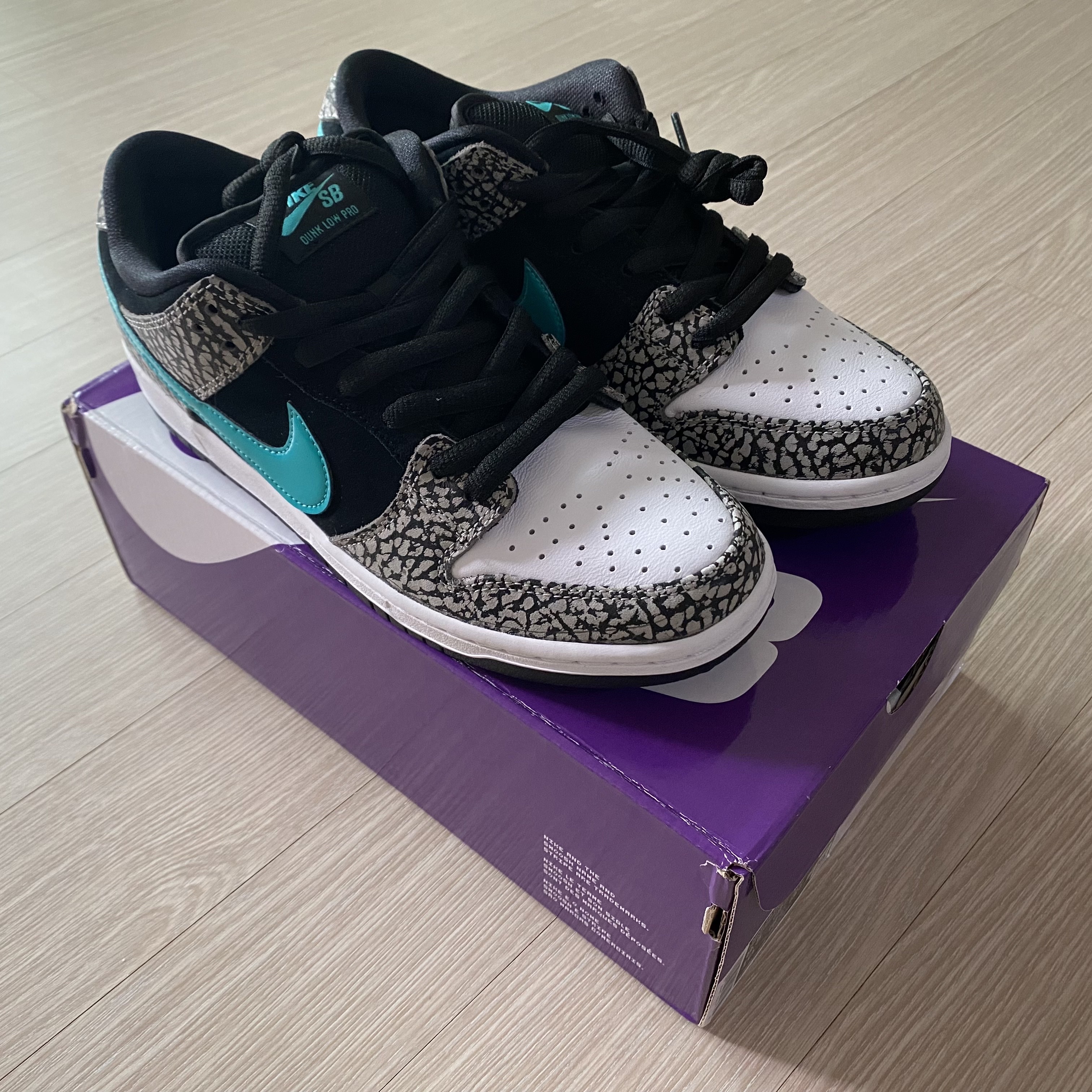 Nike SB Dunk Low Pro Clear Jade 착용 스타일