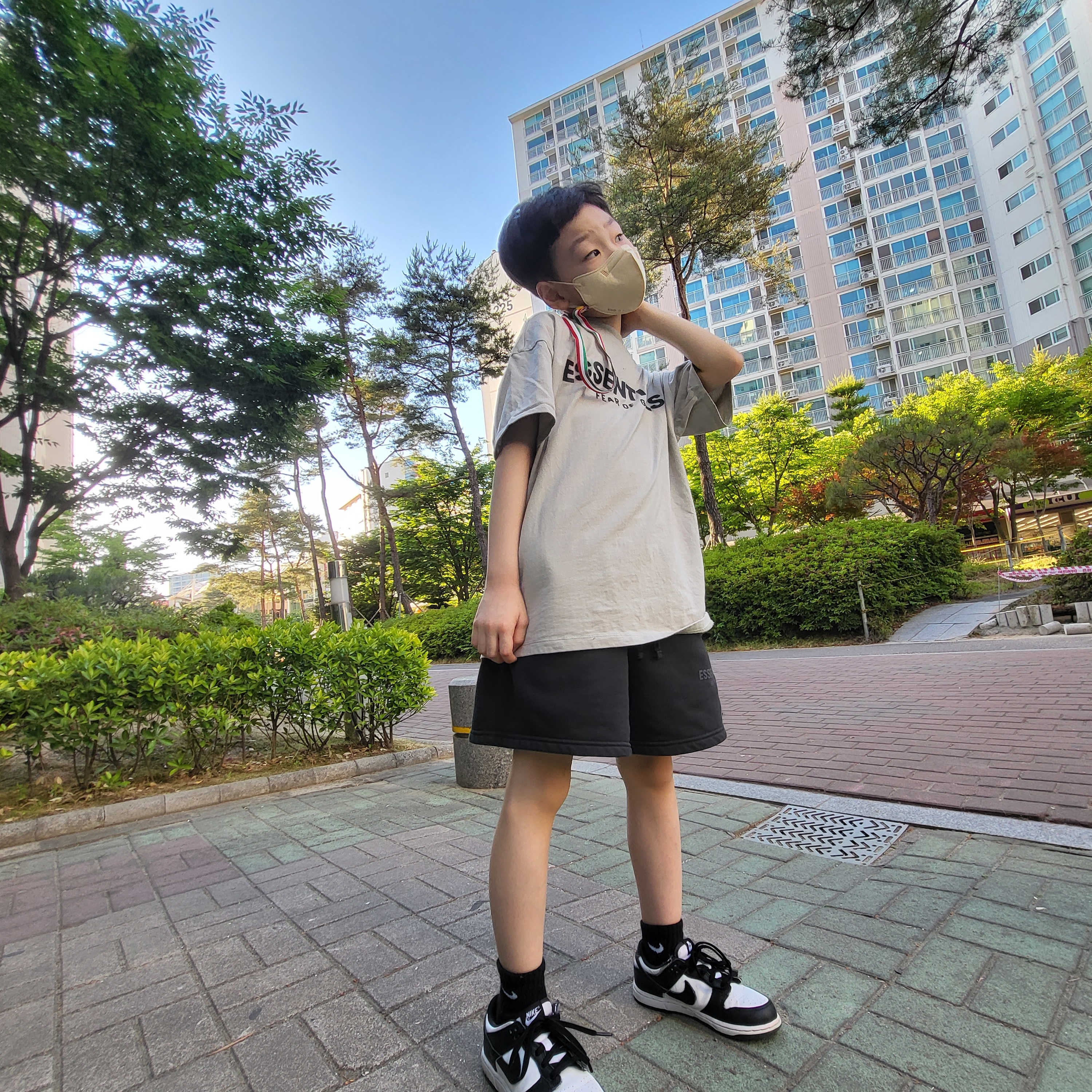 (Kids) Essentials Logo T-Shirt Linen - Ssense Exclusive, (Kids) Essentials Sweatshorts Black - 21SS 착용 스타일