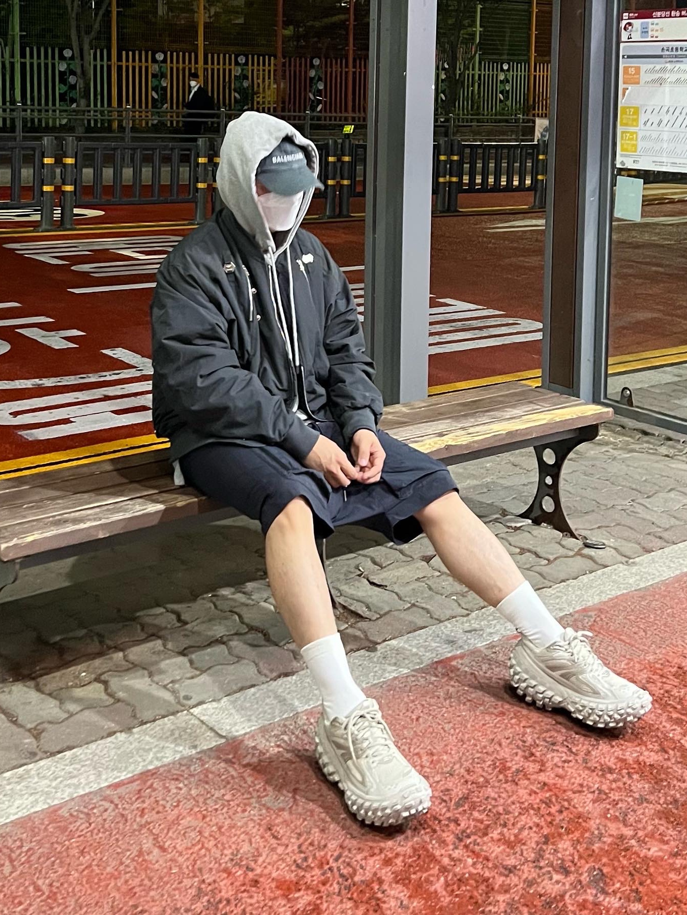 Undermycar x Ohhyunseog Boltume.1 Hardware Combo Flight Jacket Turbulence - 22SS, Balenciaga Defender Sneakers Beige 착용 스타일 - 1