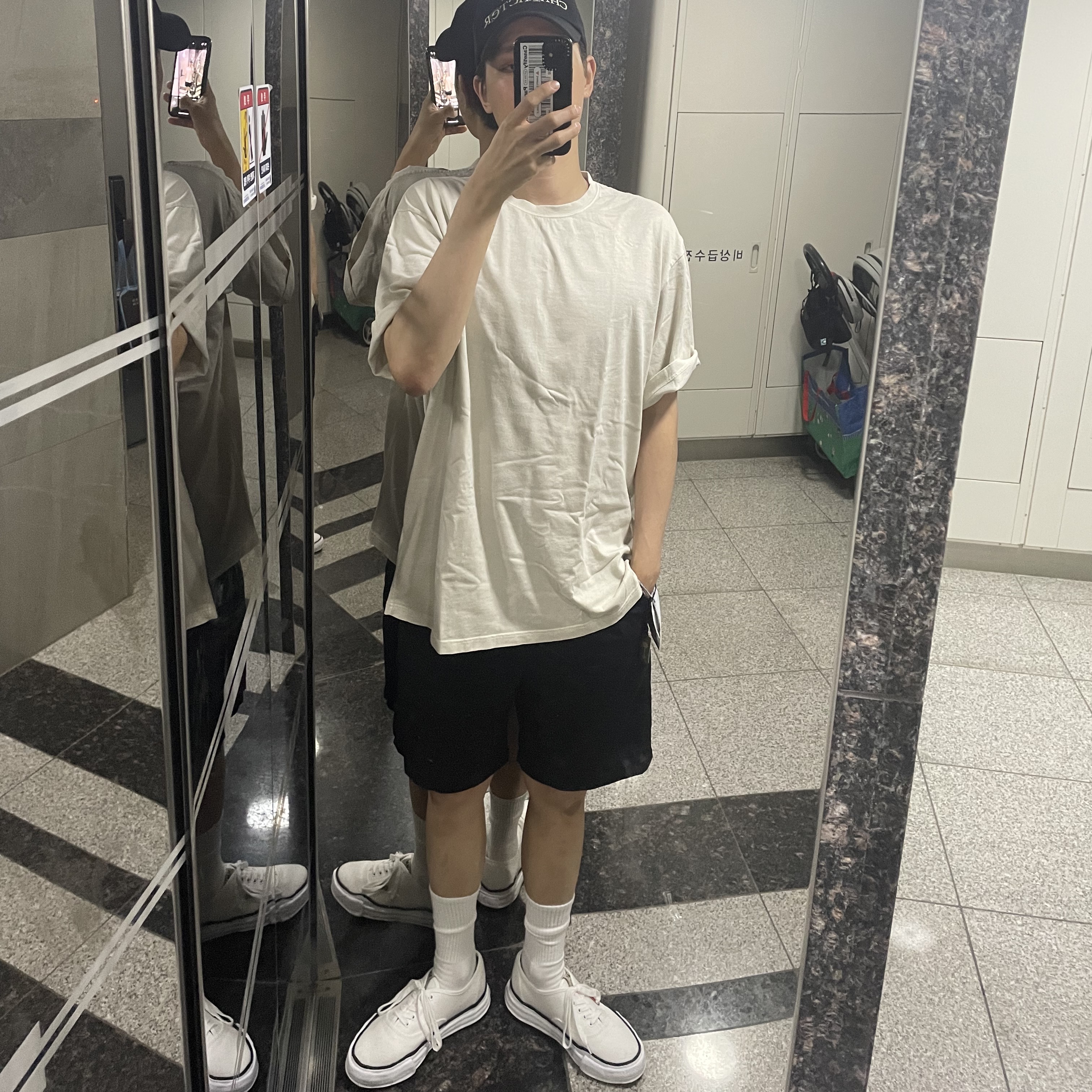 Maison Mihara Yasuhiro Baker OG Sole Canvas Low Cut Sneakers White 착용 스타일