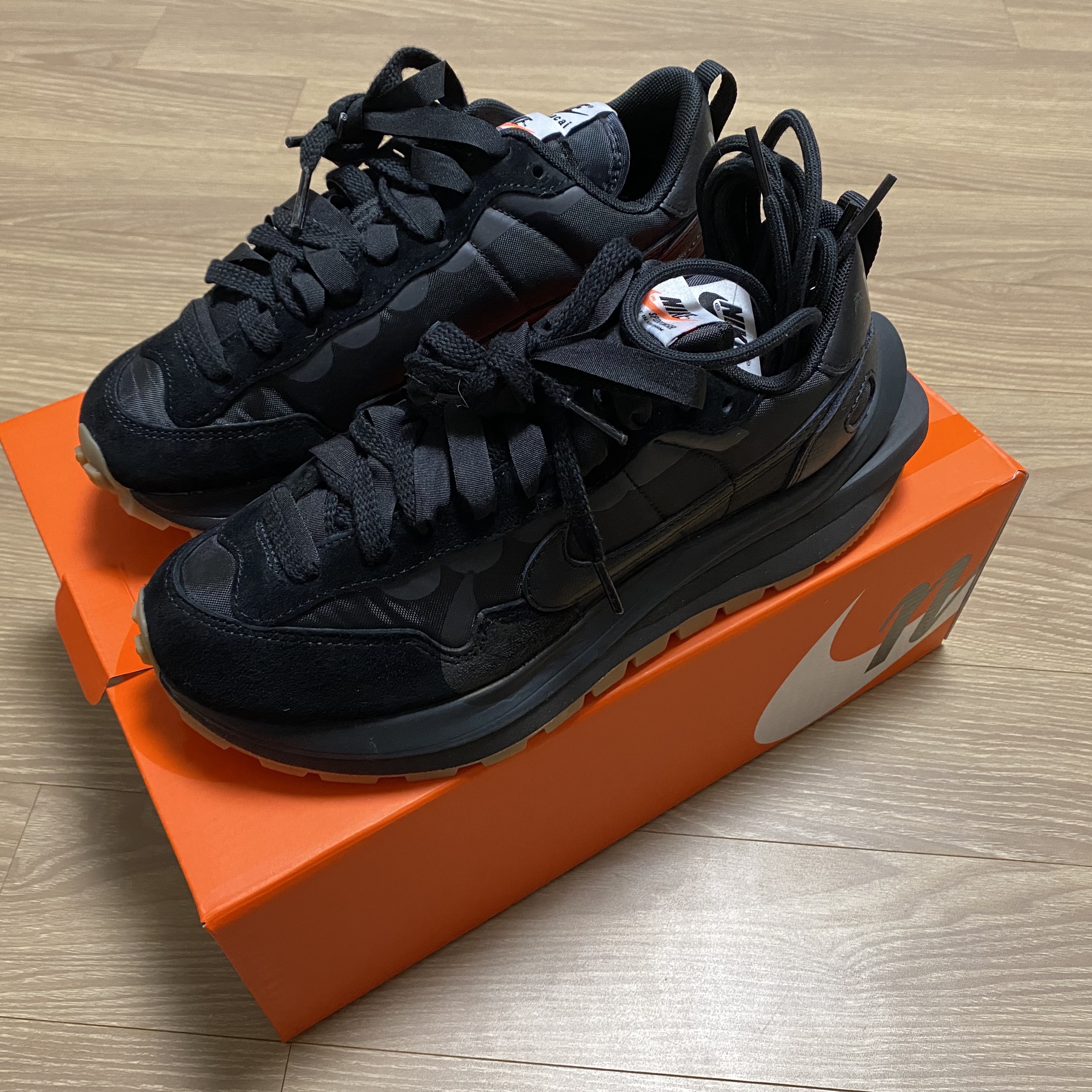 Nike x Sacai VaporWaffle Black and Gum 착용 스타일
