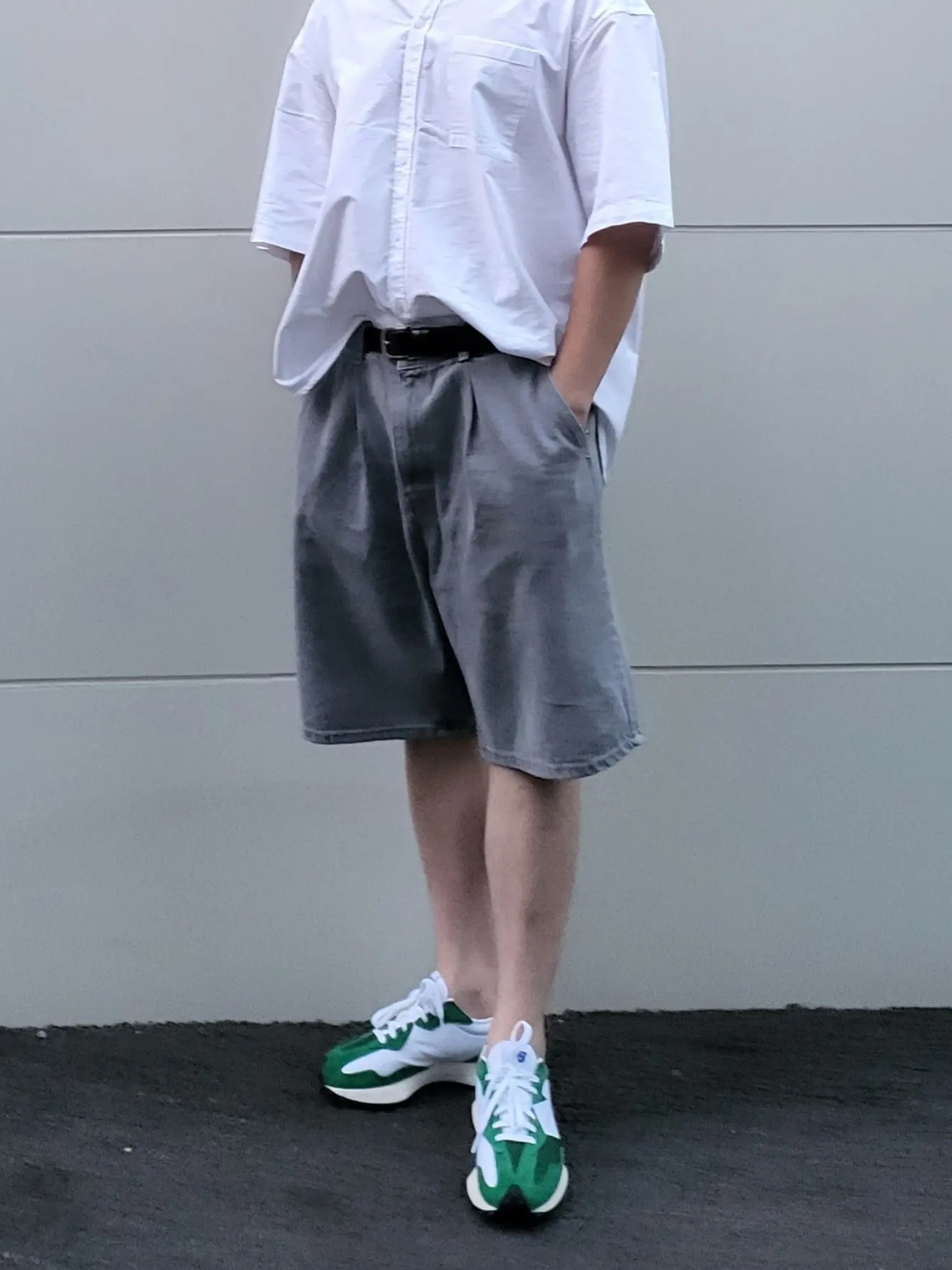 New Balance 327 Varsity Green 착용 스타일 - 2