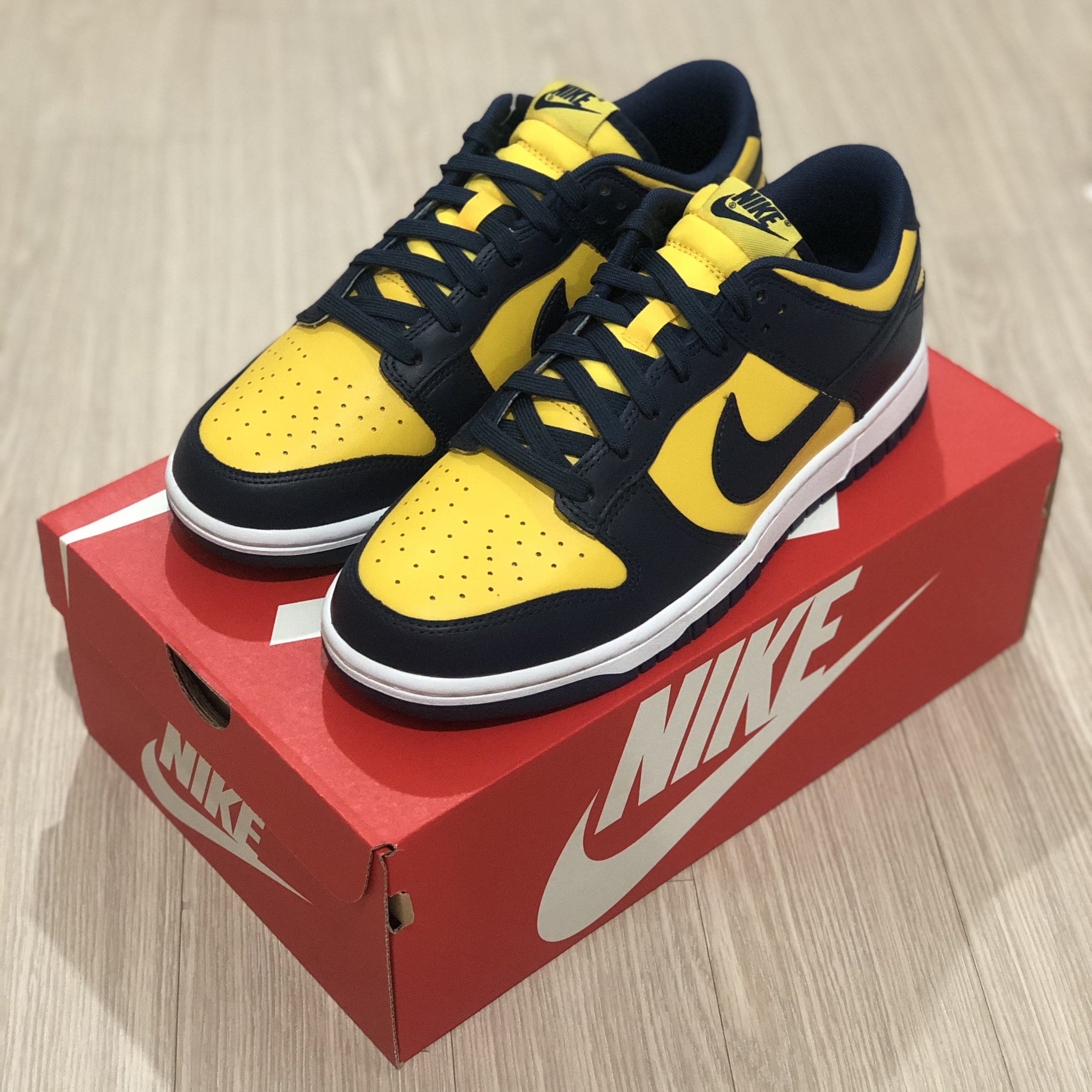 Nike Dunk Low Retro Varsity Maize 착용 스타일