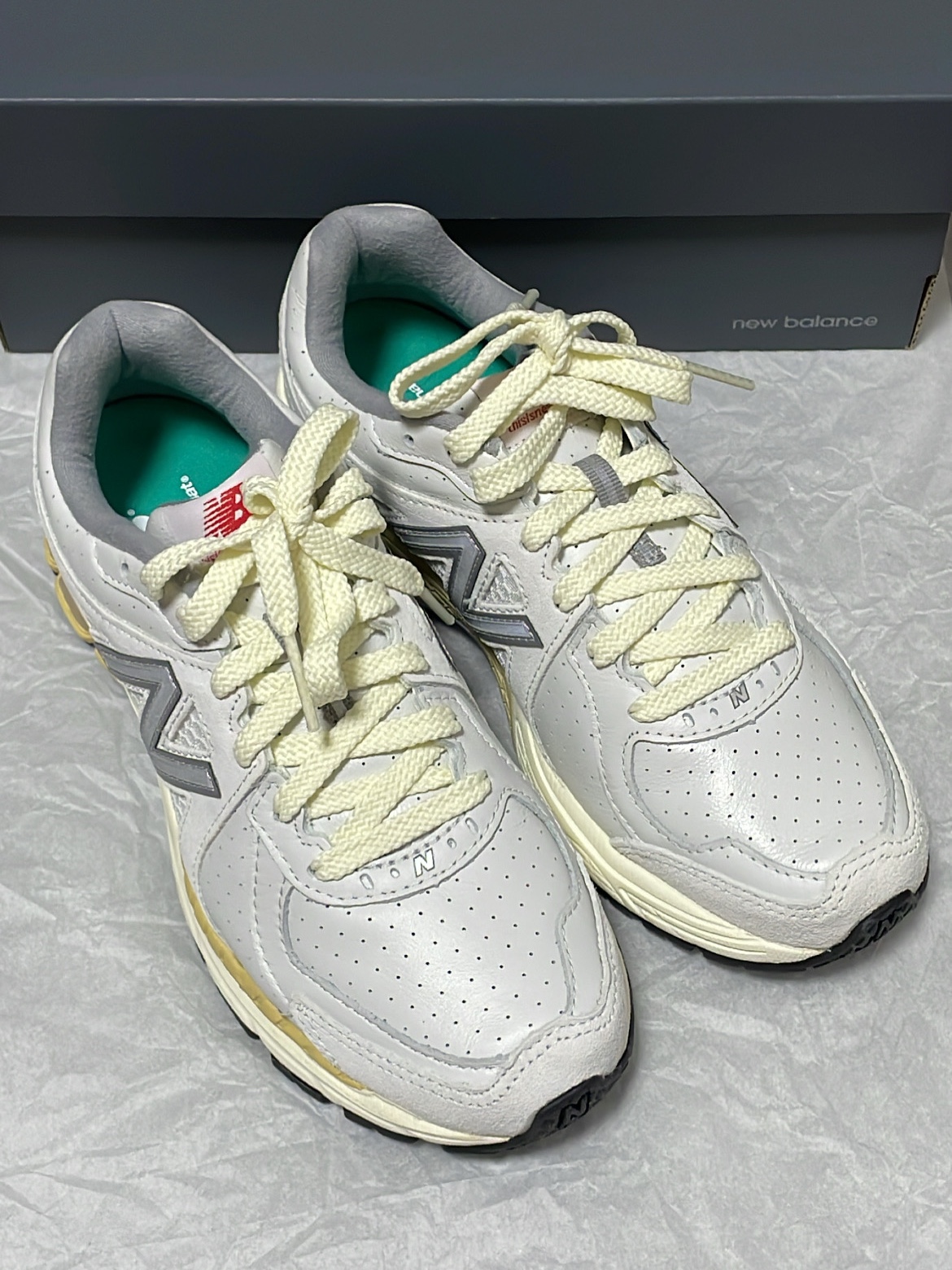 New Balance x Thisisneverthat 860v2 White 착용 스타일 - 2