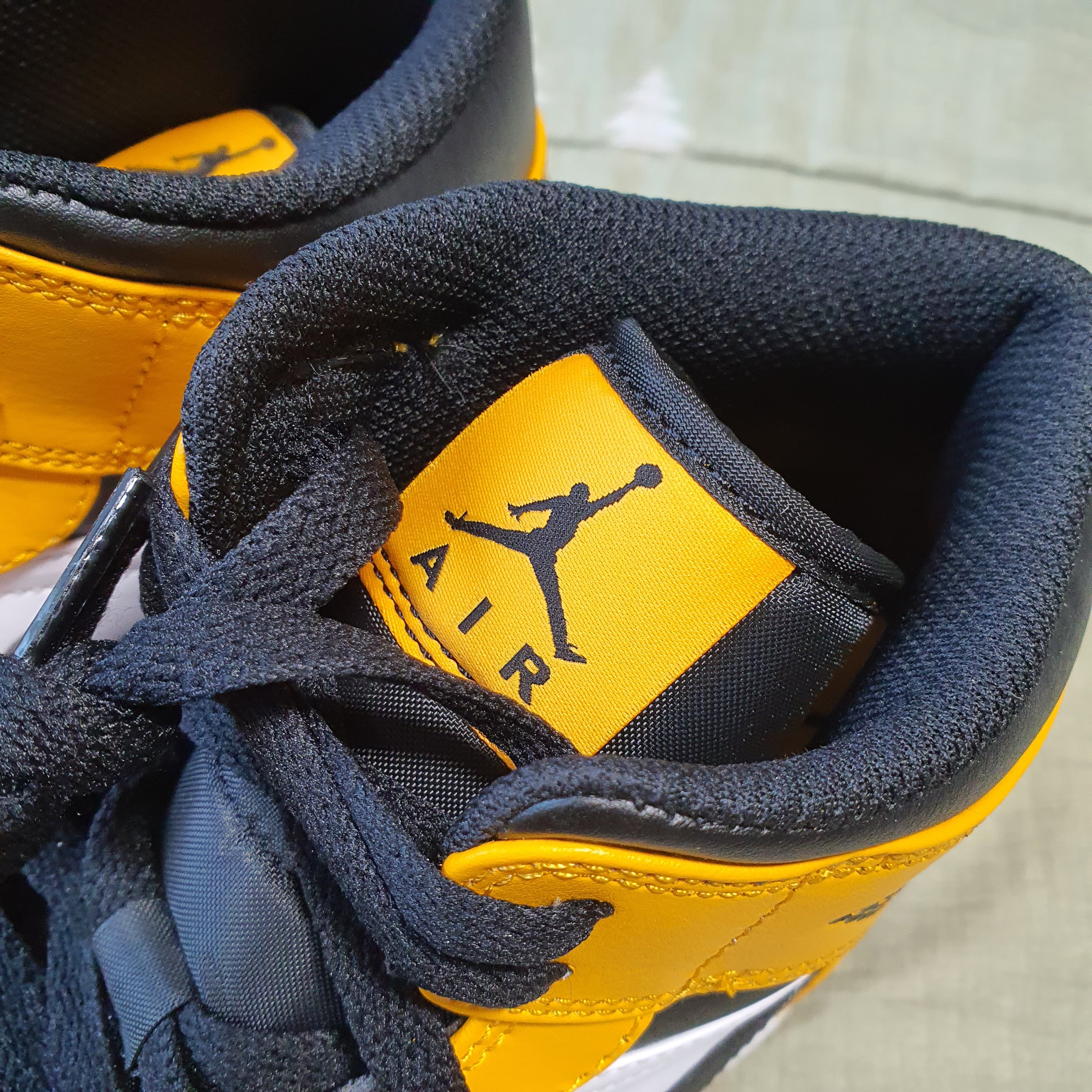 Jordan 1 Mid Taxi 착용 스타일 - 2