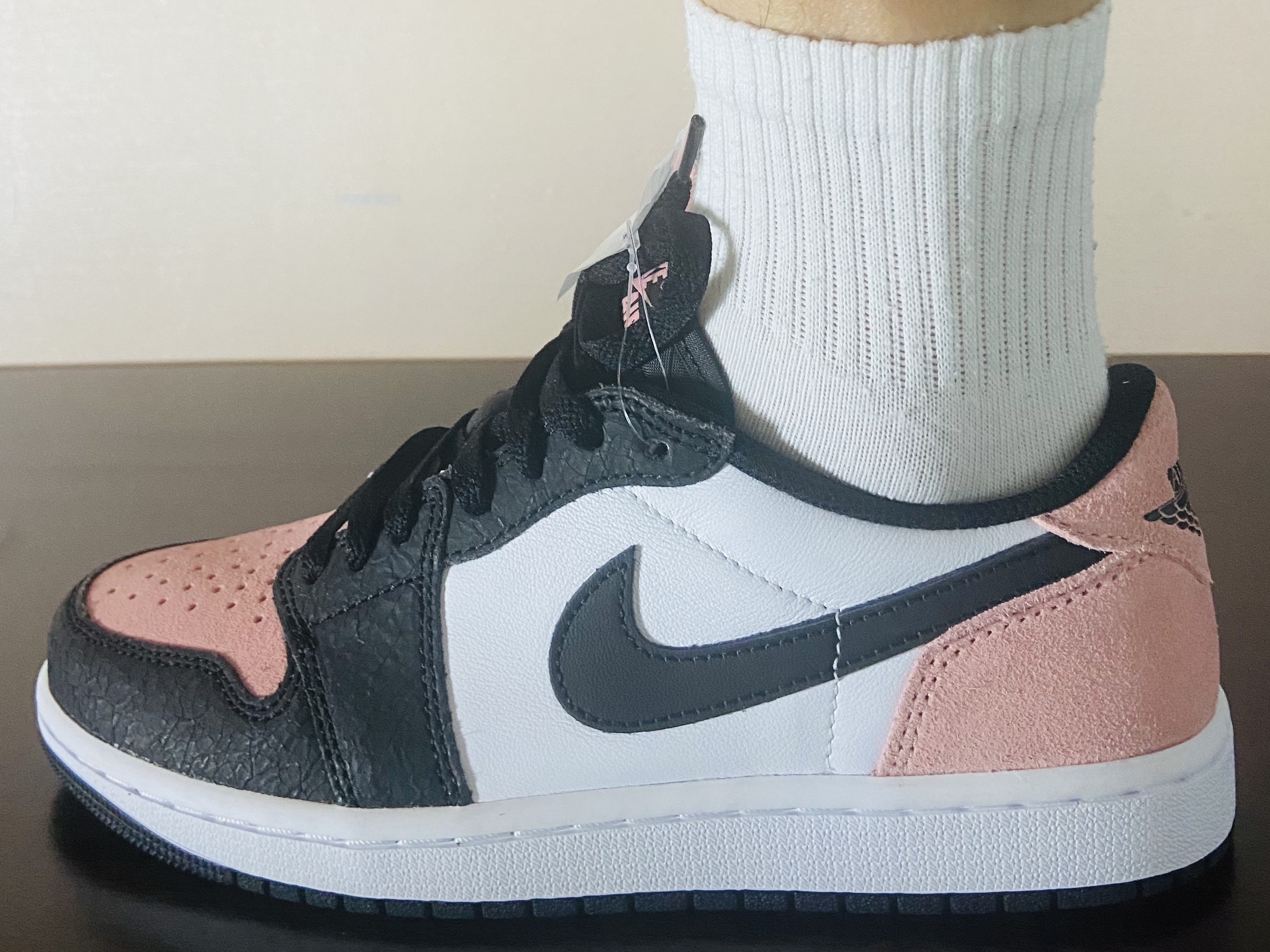 Jordan 1 Retro Low OG Bleached Coral 착용 스타일
