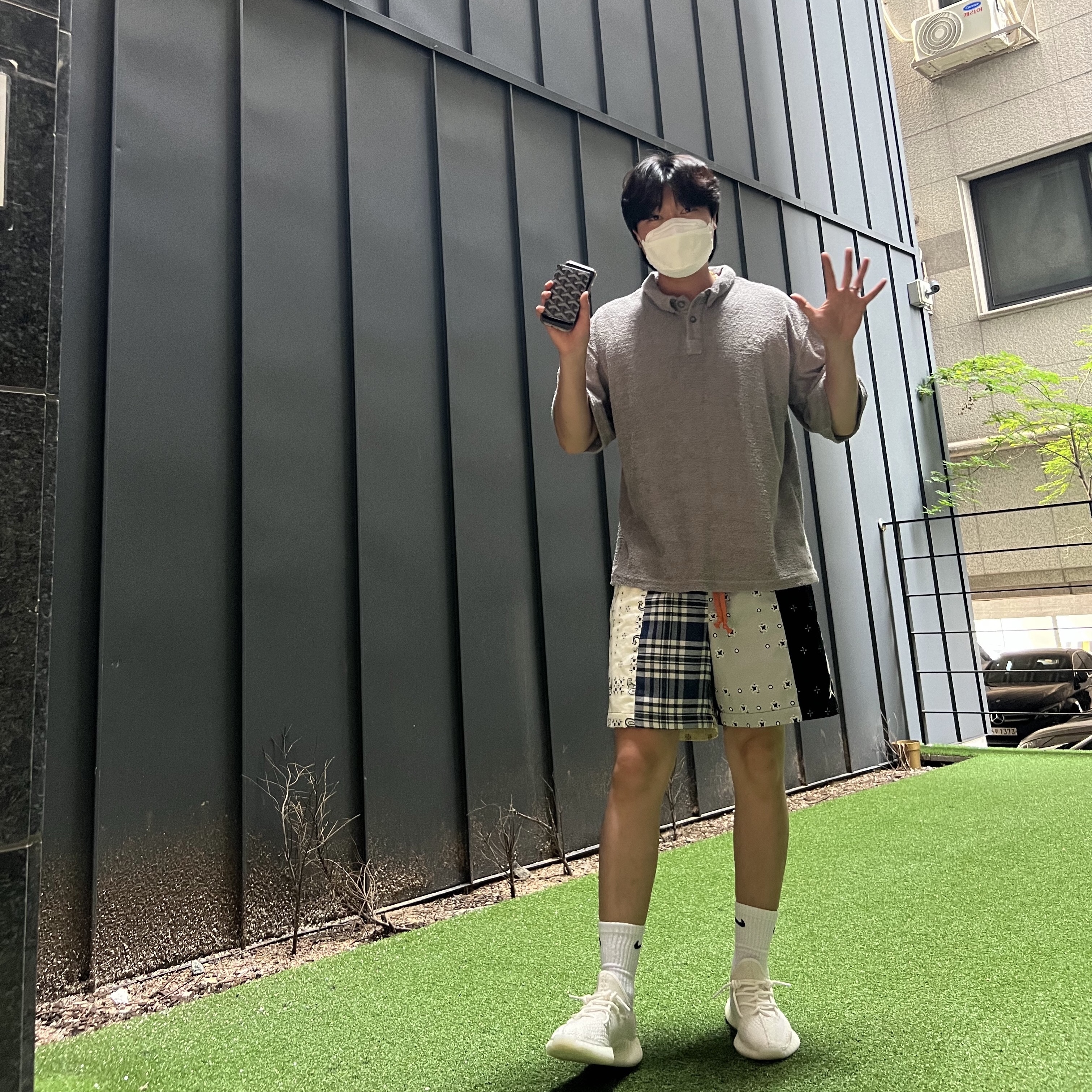 Adidas Yeezy Boost 350 V2 Bone, Jordan x Russell Westbrook Why not Patchwork Statement Shorts - Asia 착용 스타일 - 2