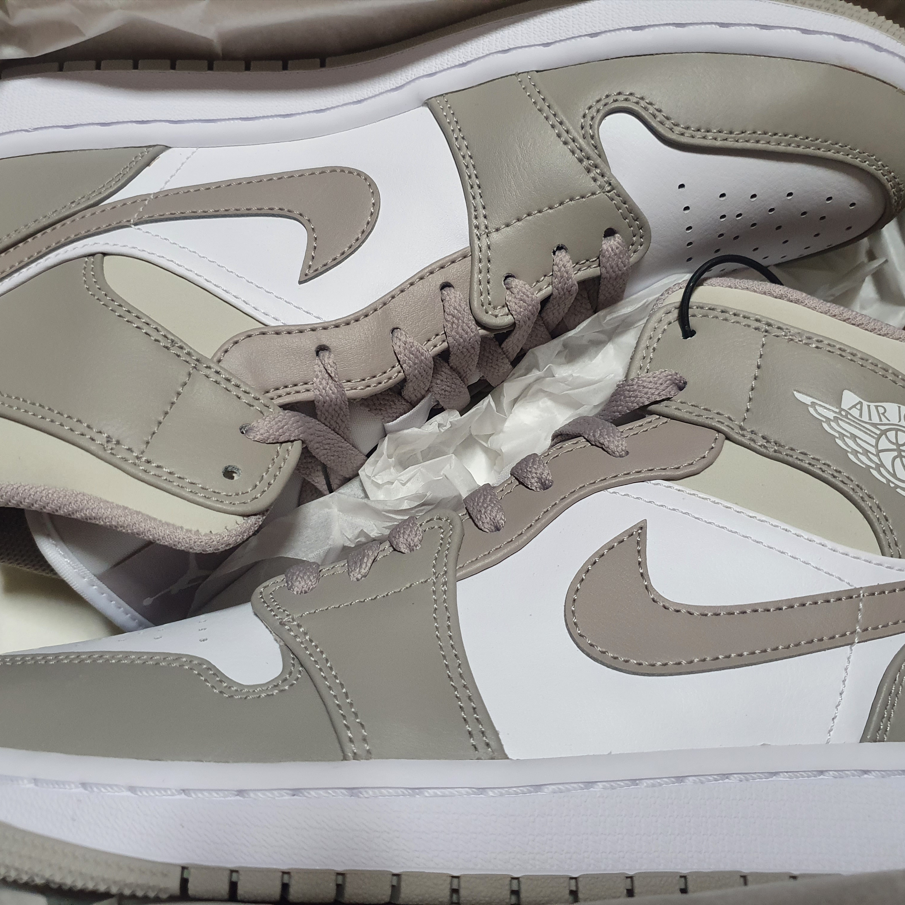 Jordan 1 Mid College Grey 착용 스타일