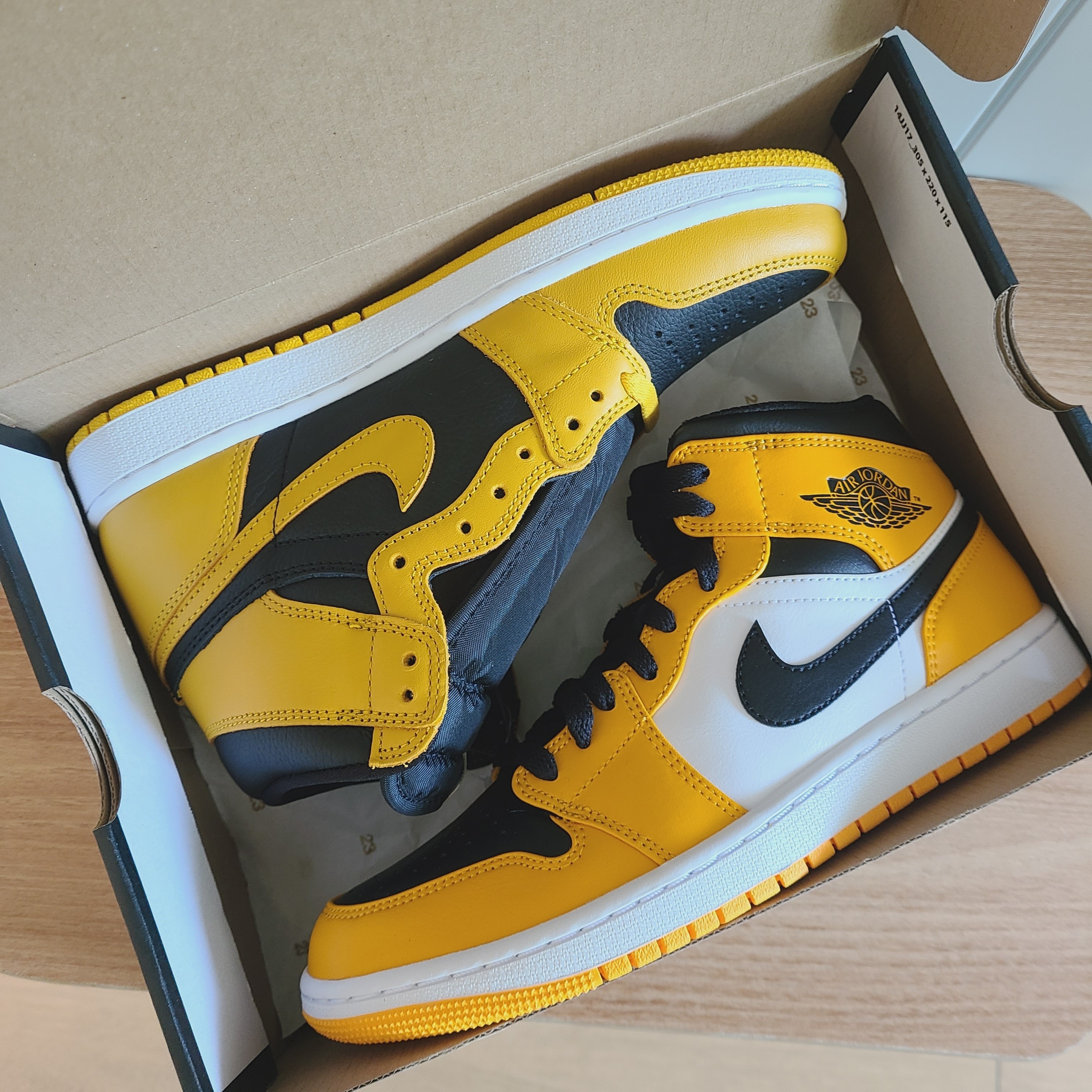 Jordan 1 Mid Taxi, Jordan 1 Retro High OG Pollen 착용 스타일 - 3