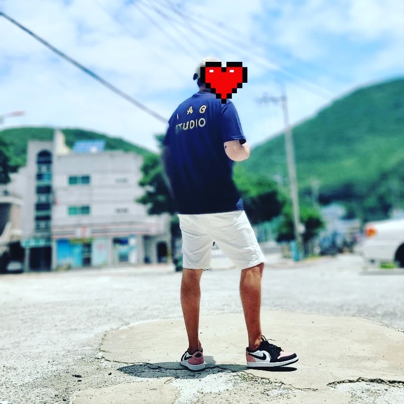 Jordan 1 Retro Low OG Bleached Coral, IAB Studio x Ottogi Mayonnaise 50th Anniversary T-Shirt Navy 착용 스타일