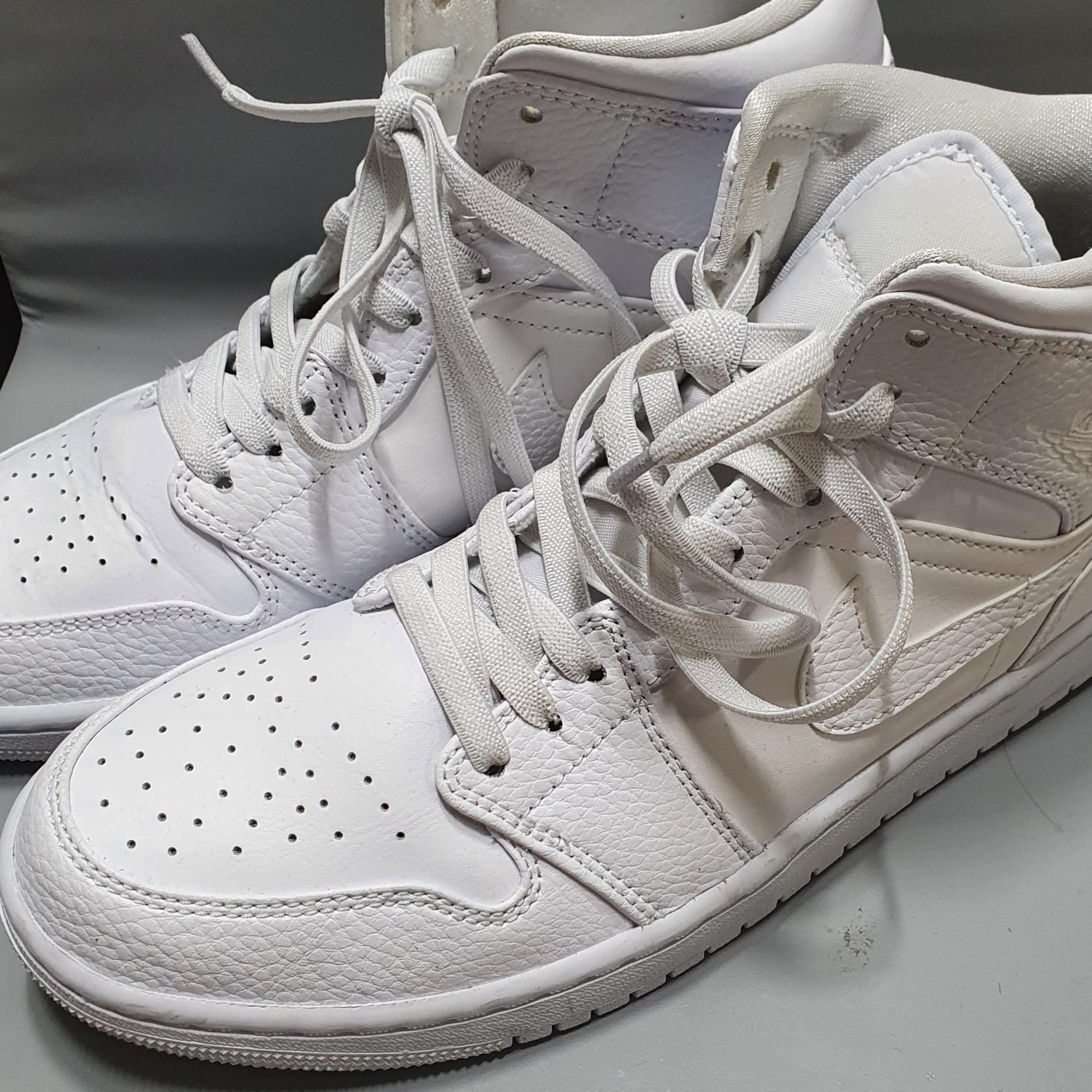 Jordan 1 Mid Triple White 착용 스타일