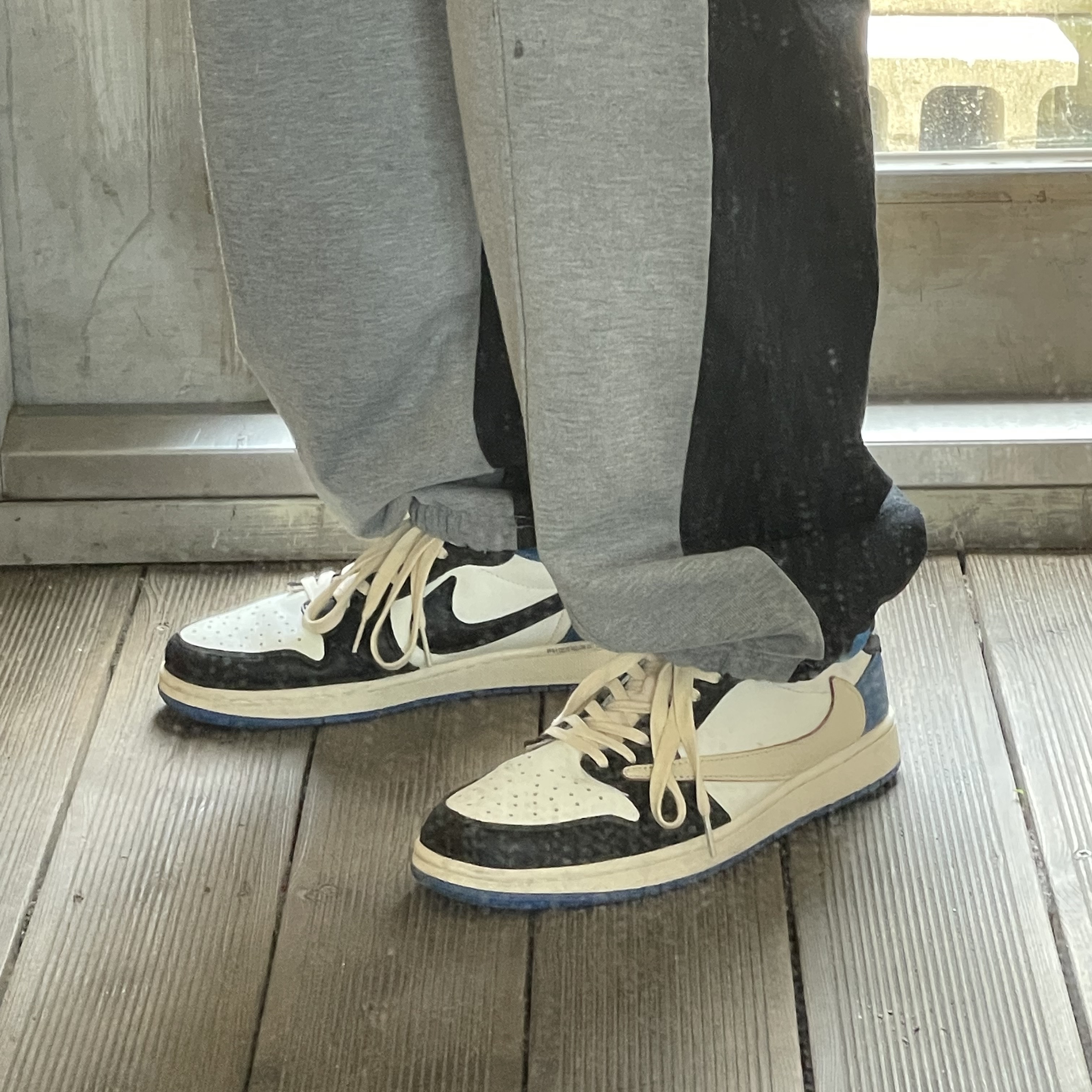 Jordan 1 x Travis Scott x Fragment Retro Low OG SP Military Blue 착용 스타일 - 2