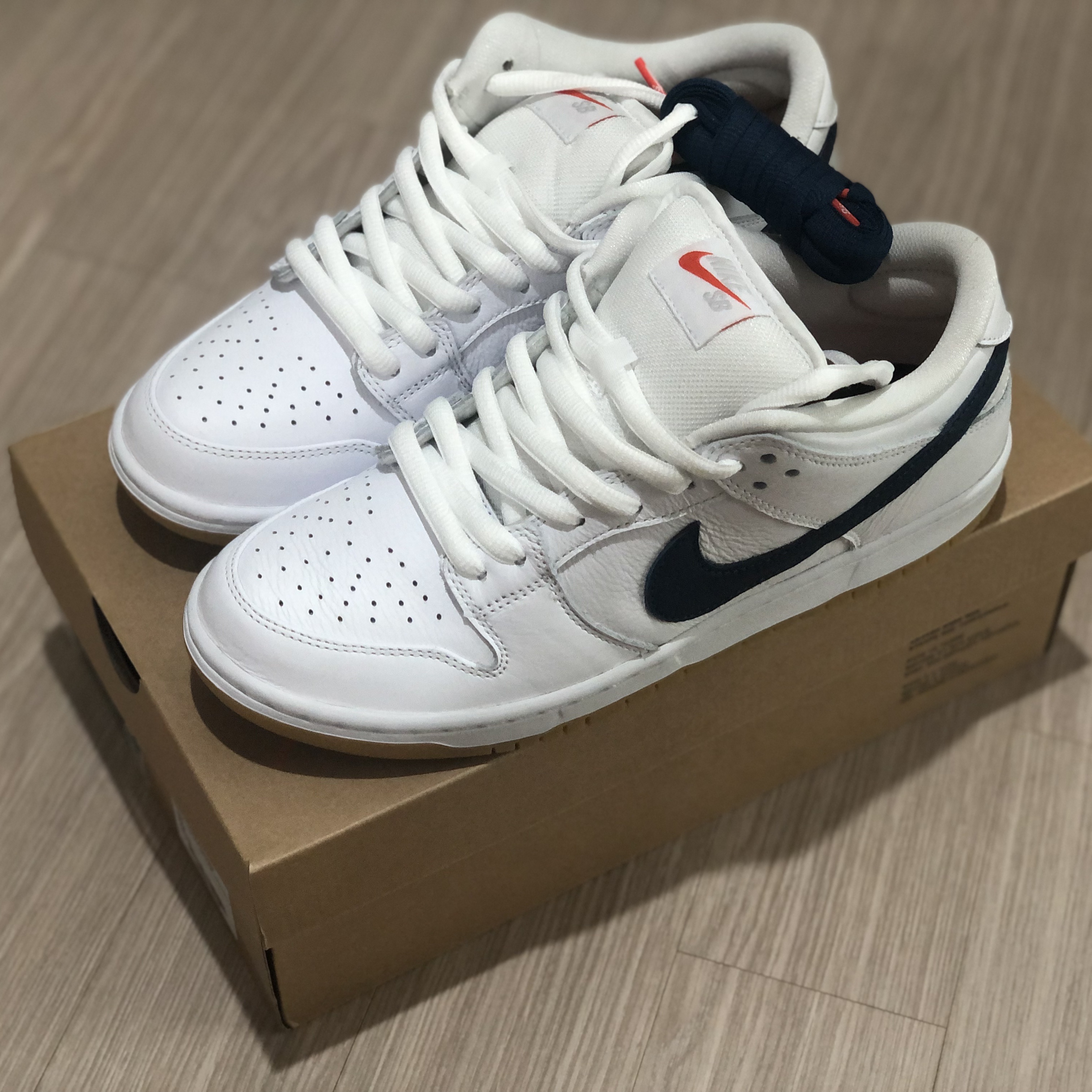 Nike SB Dunk Low Pro ISO Orange Label White Navy 착용 스타일