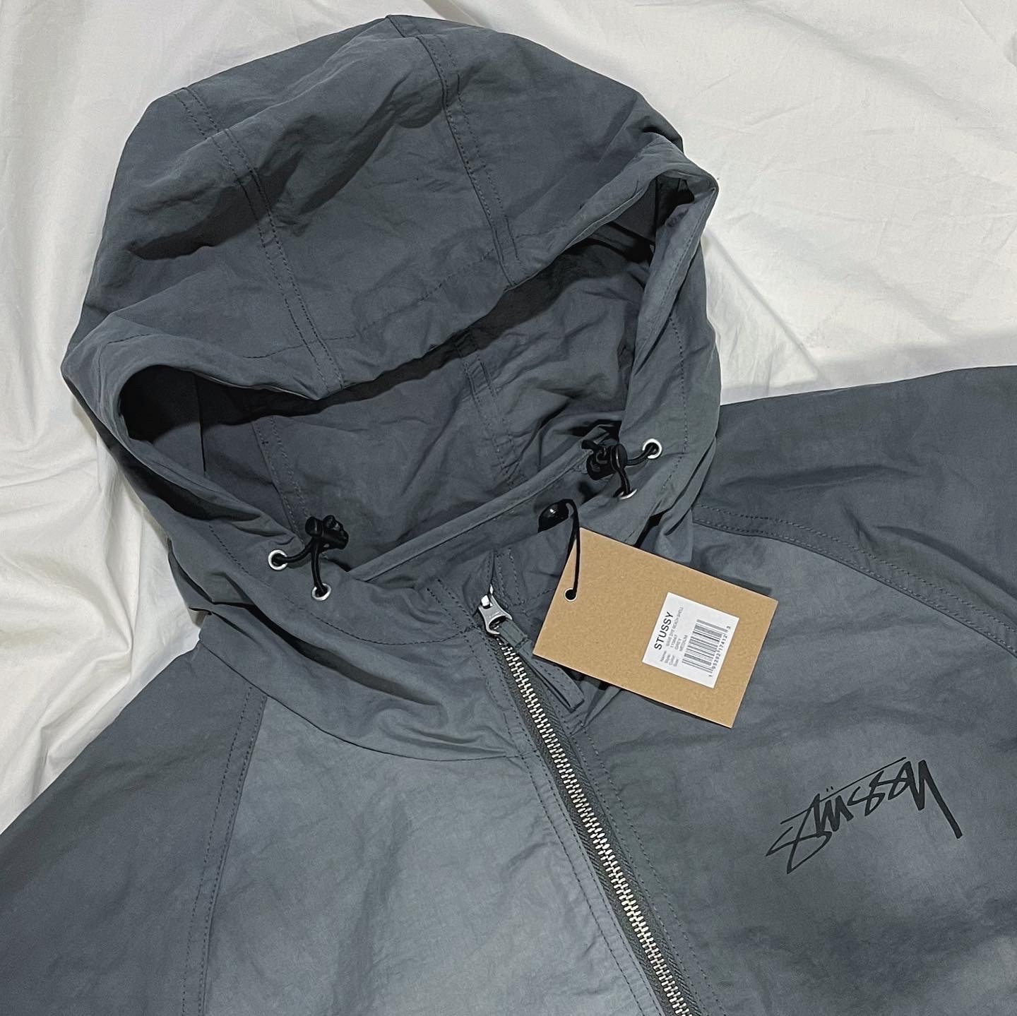 Stussy Wave Dye Beach Shell Jacket Grey 착용 스타일 - 1