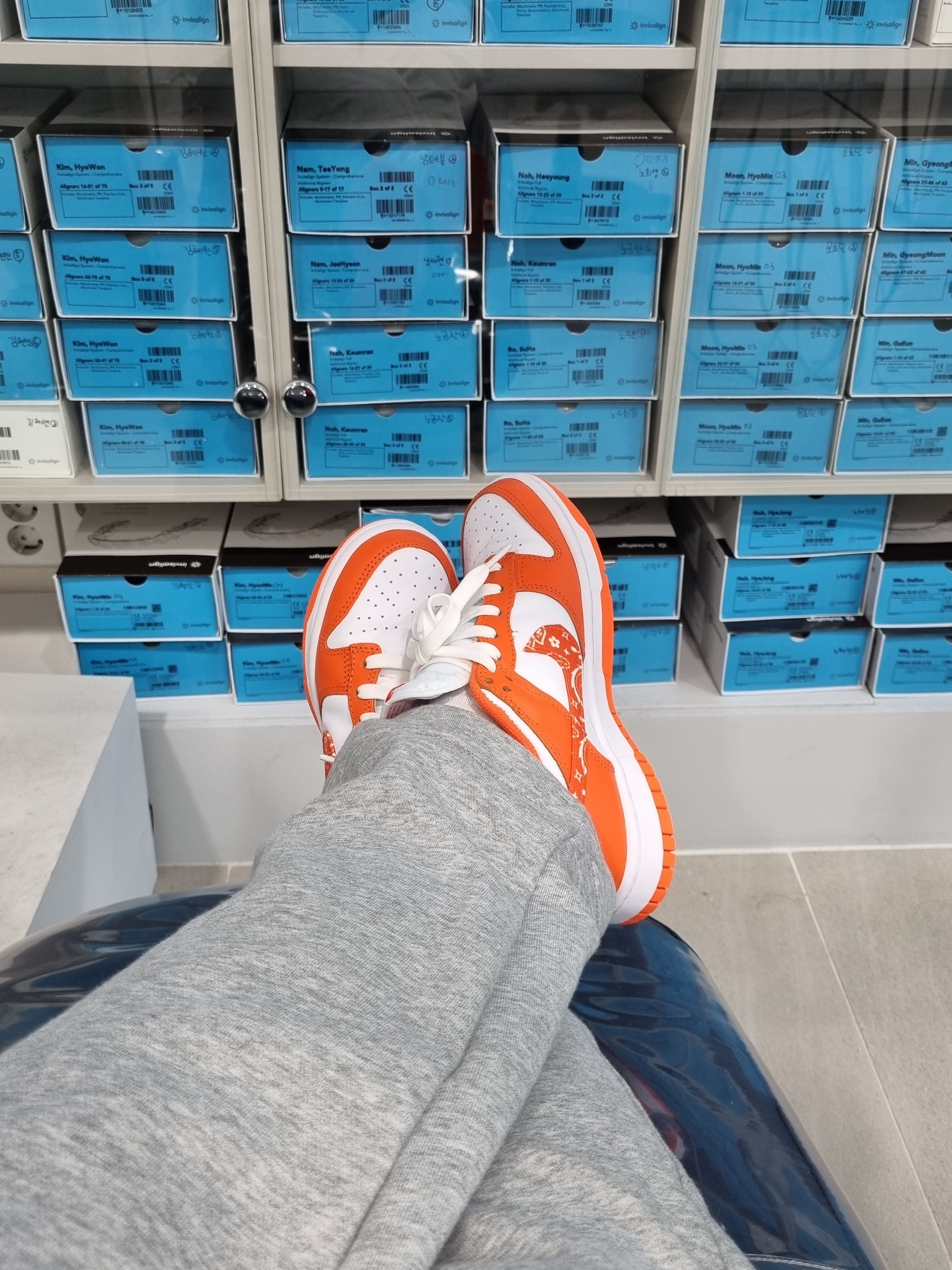 (W) Nike Dunk Low Essential Orange Paisley 착용 스타일