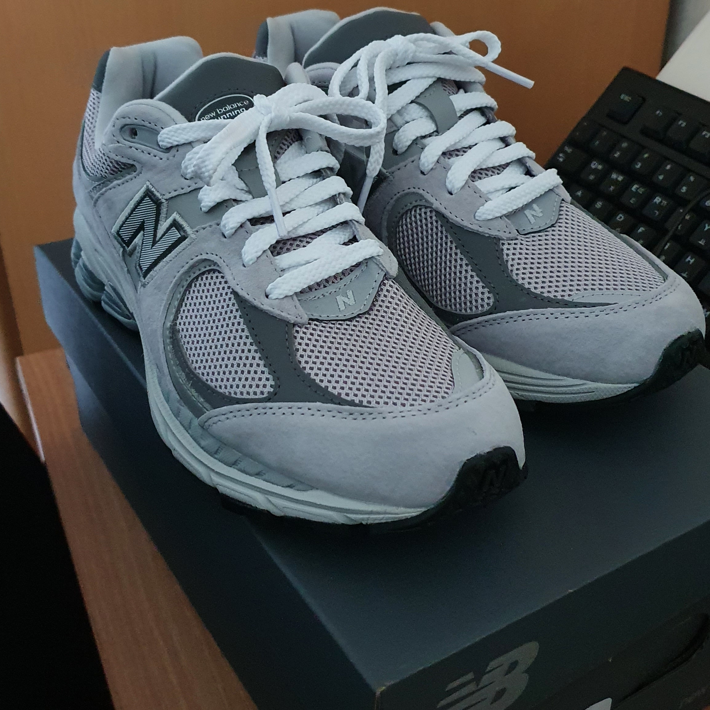 New Balance 2002R T2 Gray 착용 스타일