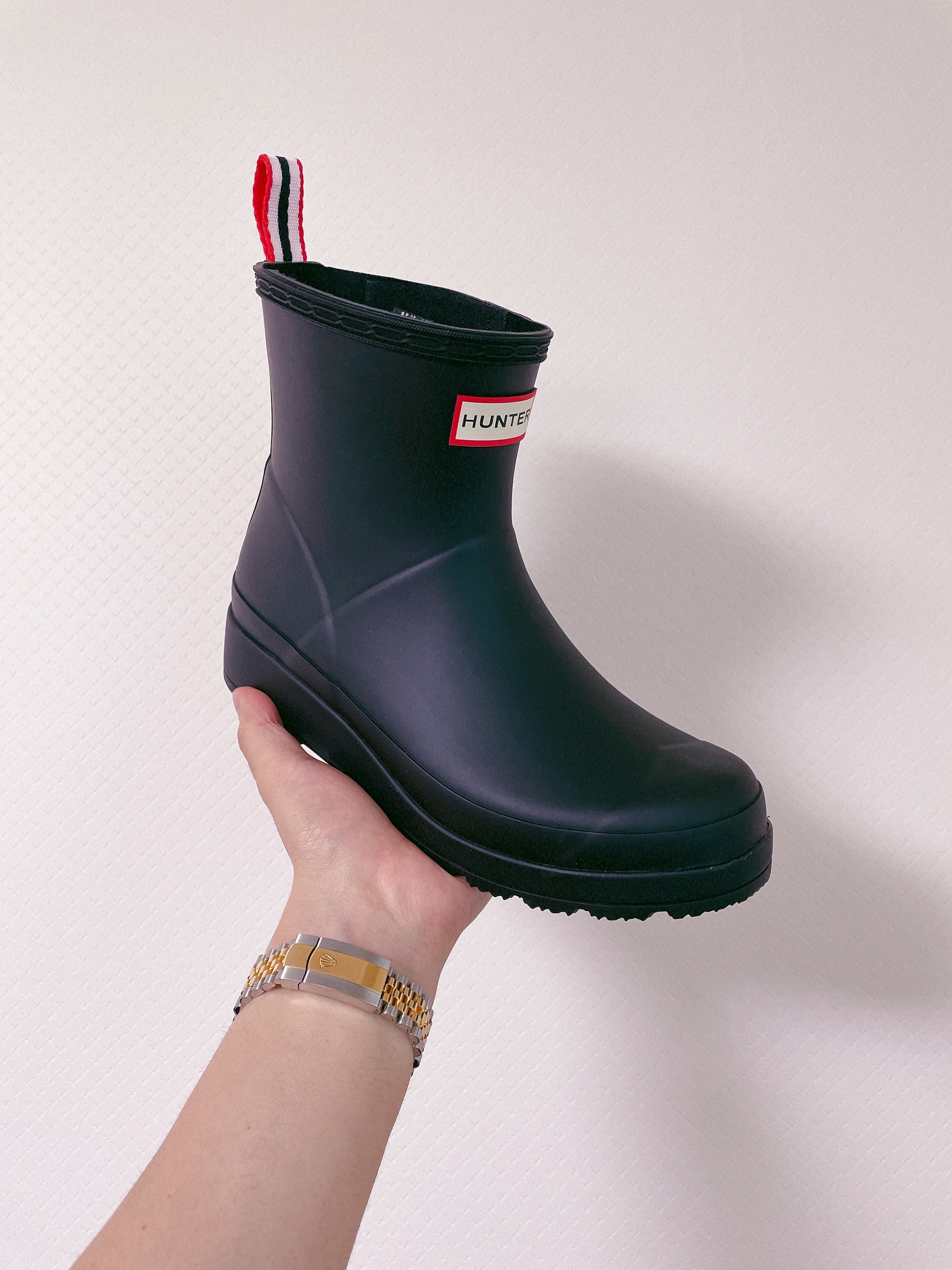 (W) Hunter Play Short Rain Boots Black 착용 스타일 - 1