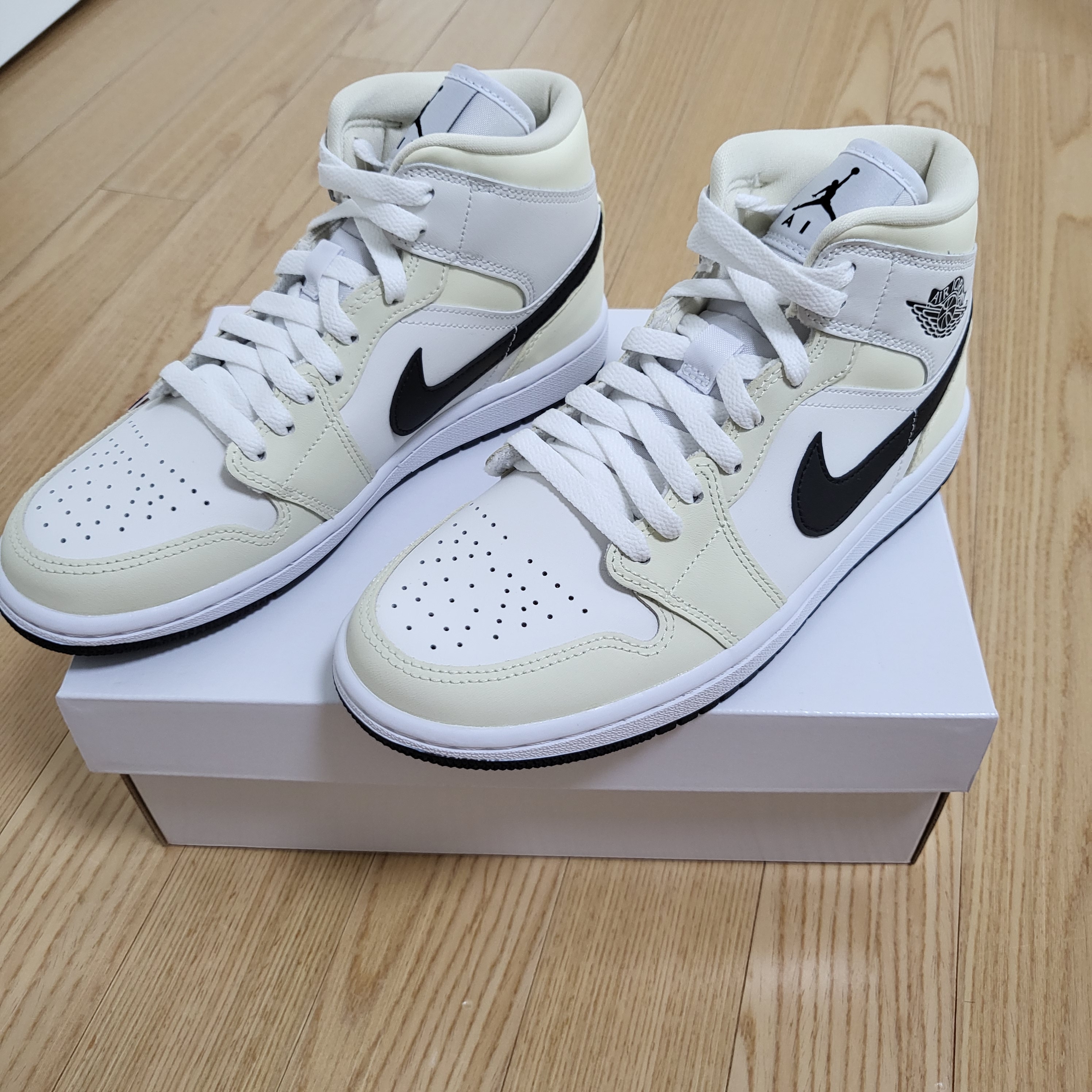 (W) Jordan 1 Mid Coconut Milk 착용 스타일