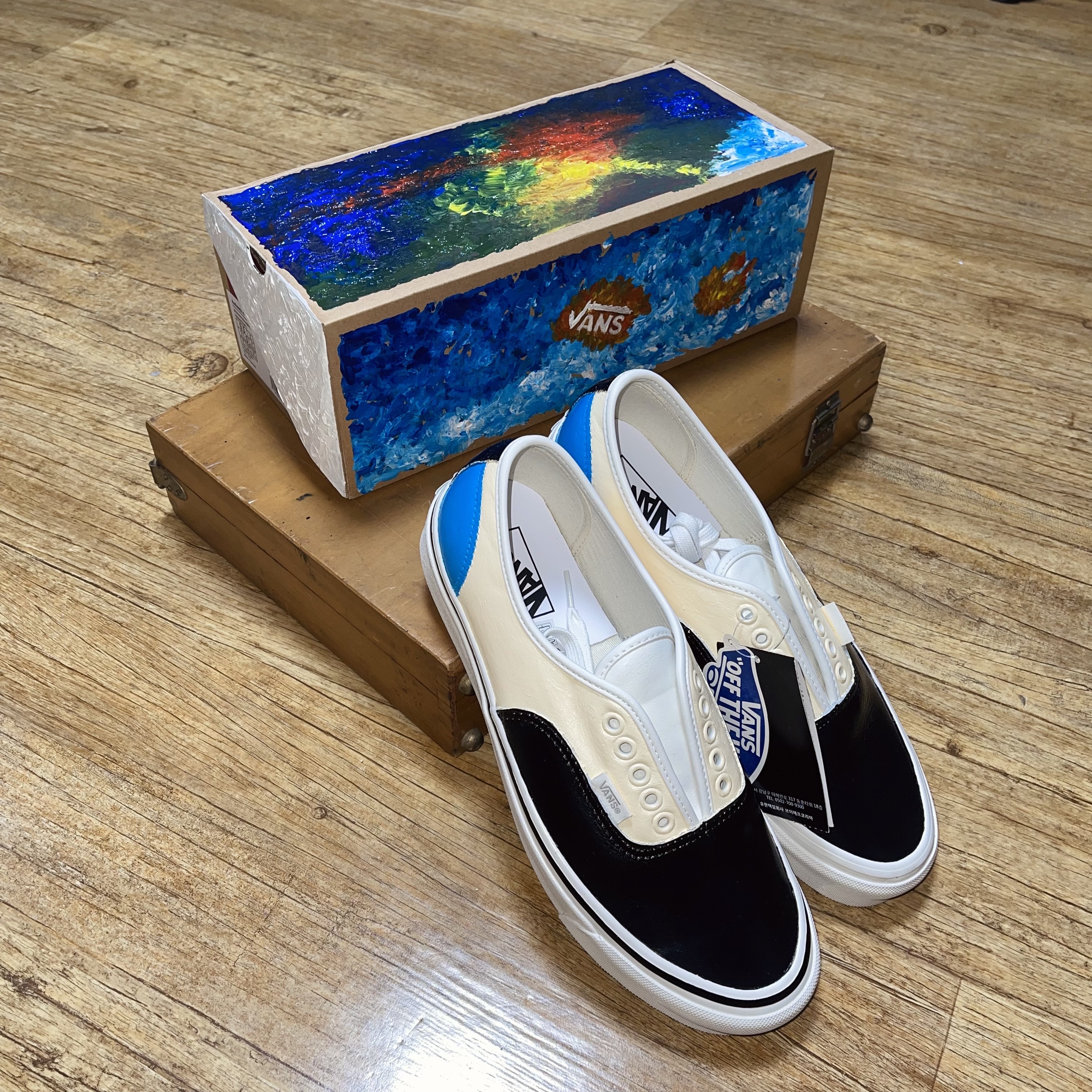 Vans Authentic 44 DX Anaheim Factory True White Leather 착용 스타일 - 2