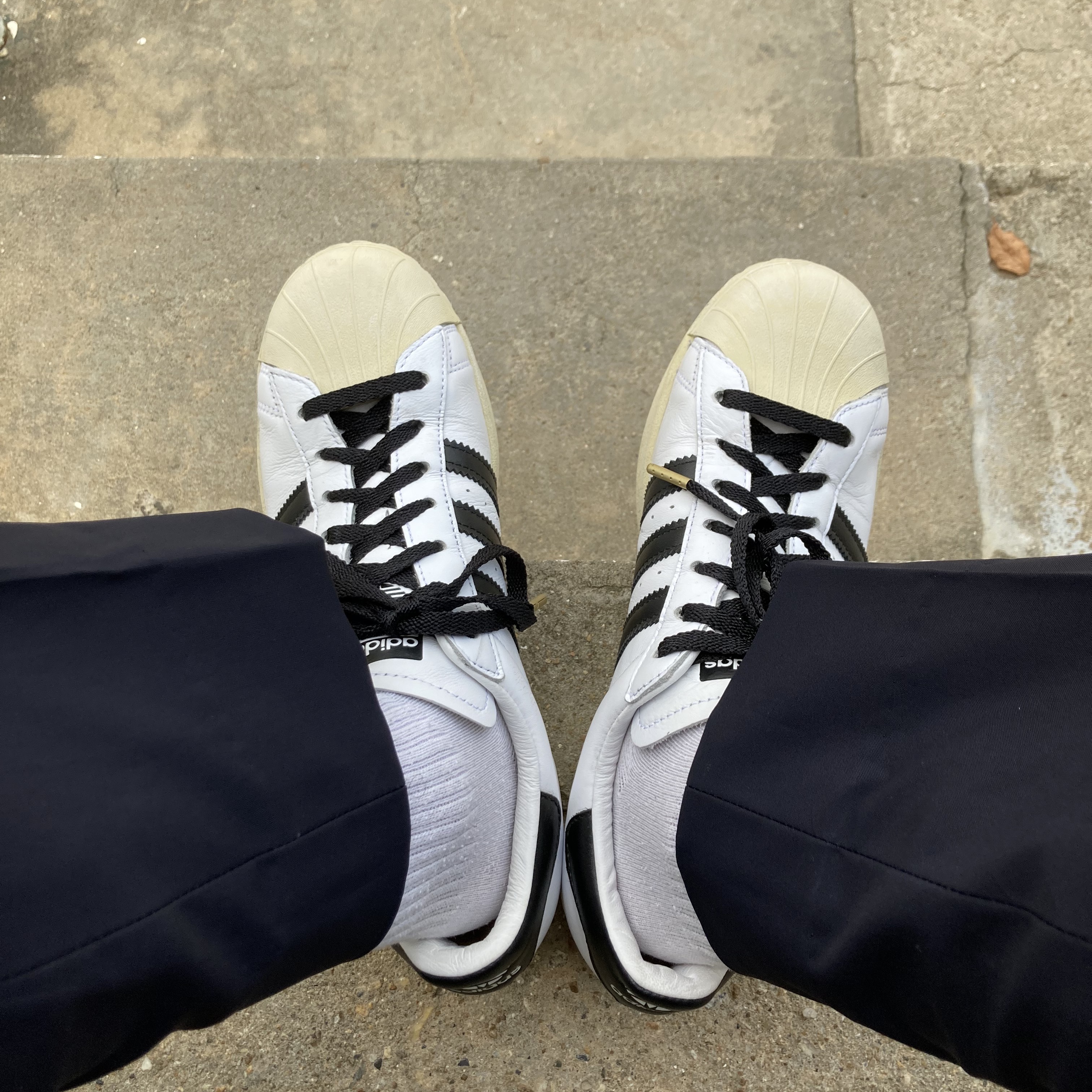 Adidas Superstar Premium White Black 착용 스타일