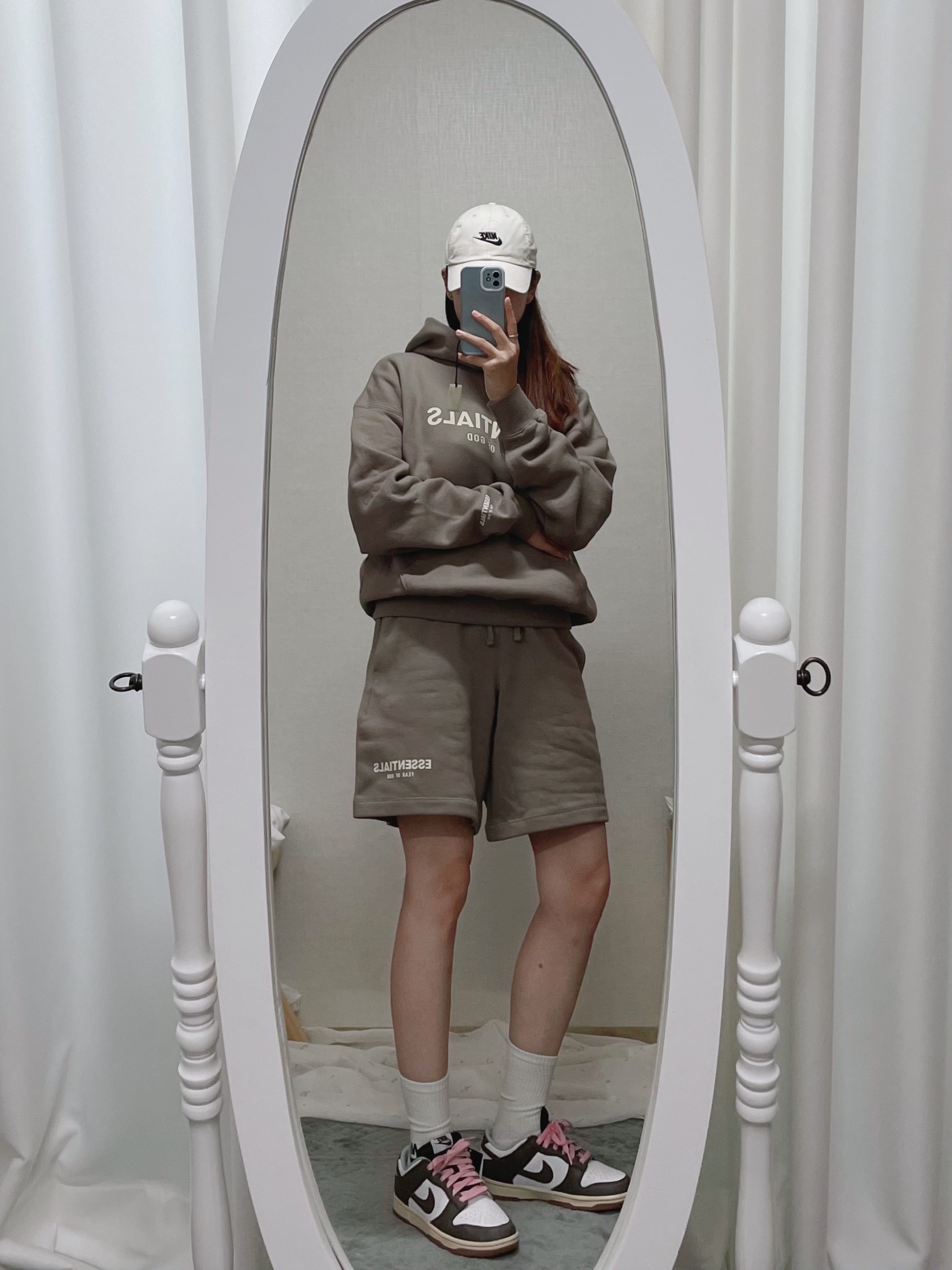 (Kids) Essentials Hoodie Oak - 22SS, (Kids) Essentials Shorts Oak - 22SS 착용 스타일 - 3