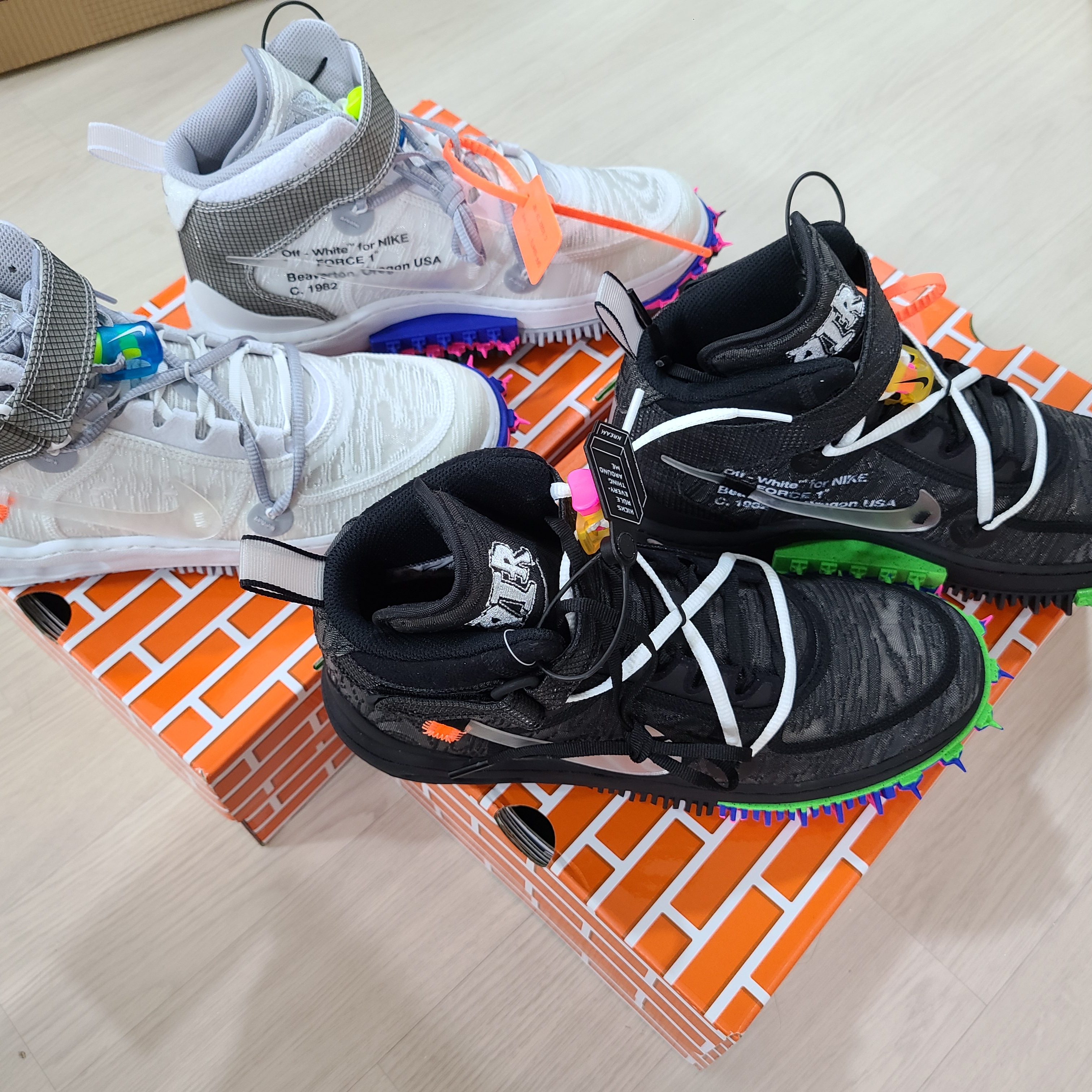Nike x Off-White Air Force 1 Mid SP White, Nike x Off-White Air Force 1 Mid SP Black 착용 스타일