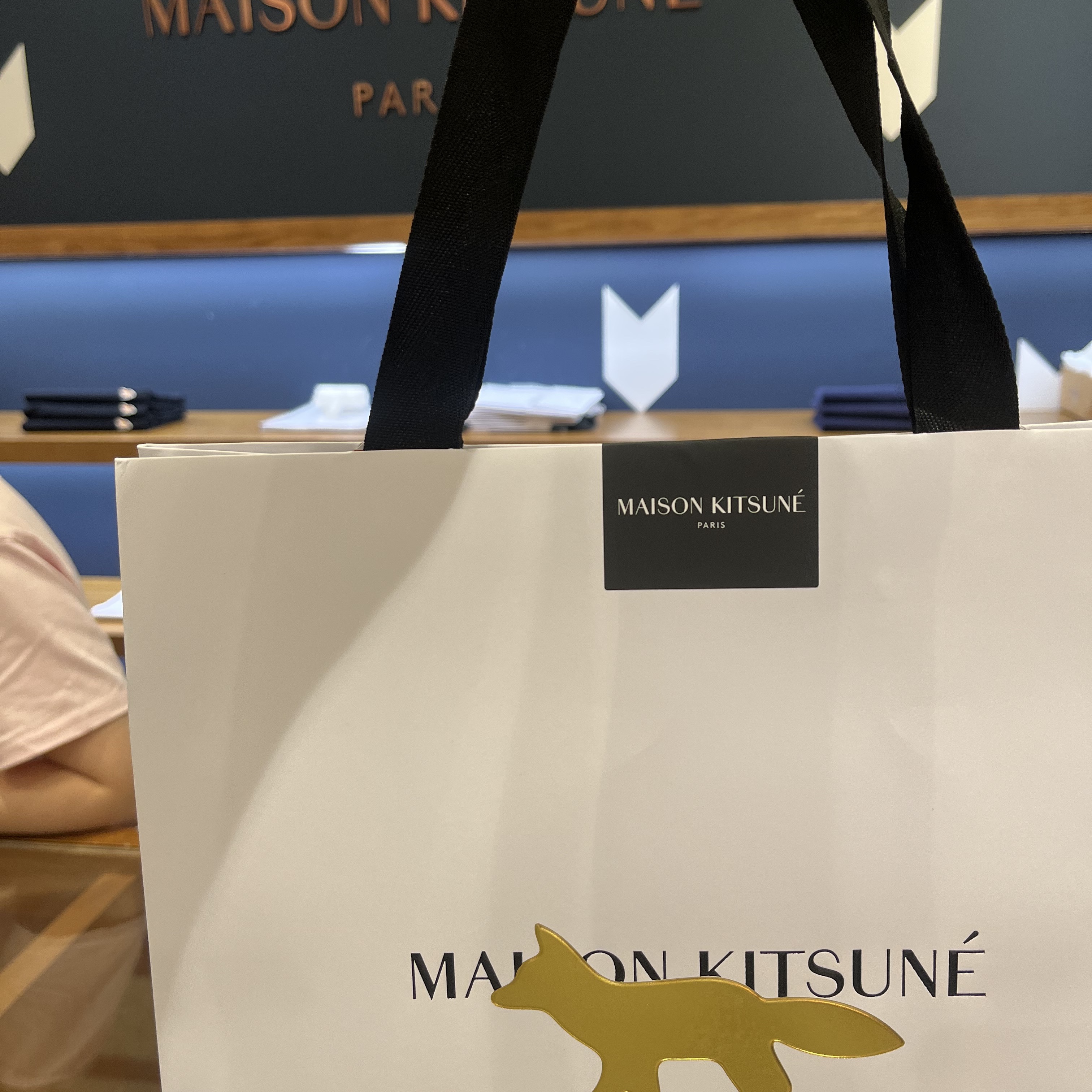 Maison Kitsune Double Fox Head Patch Classic T-Shirt Anthracite 착용 스타일 - 1