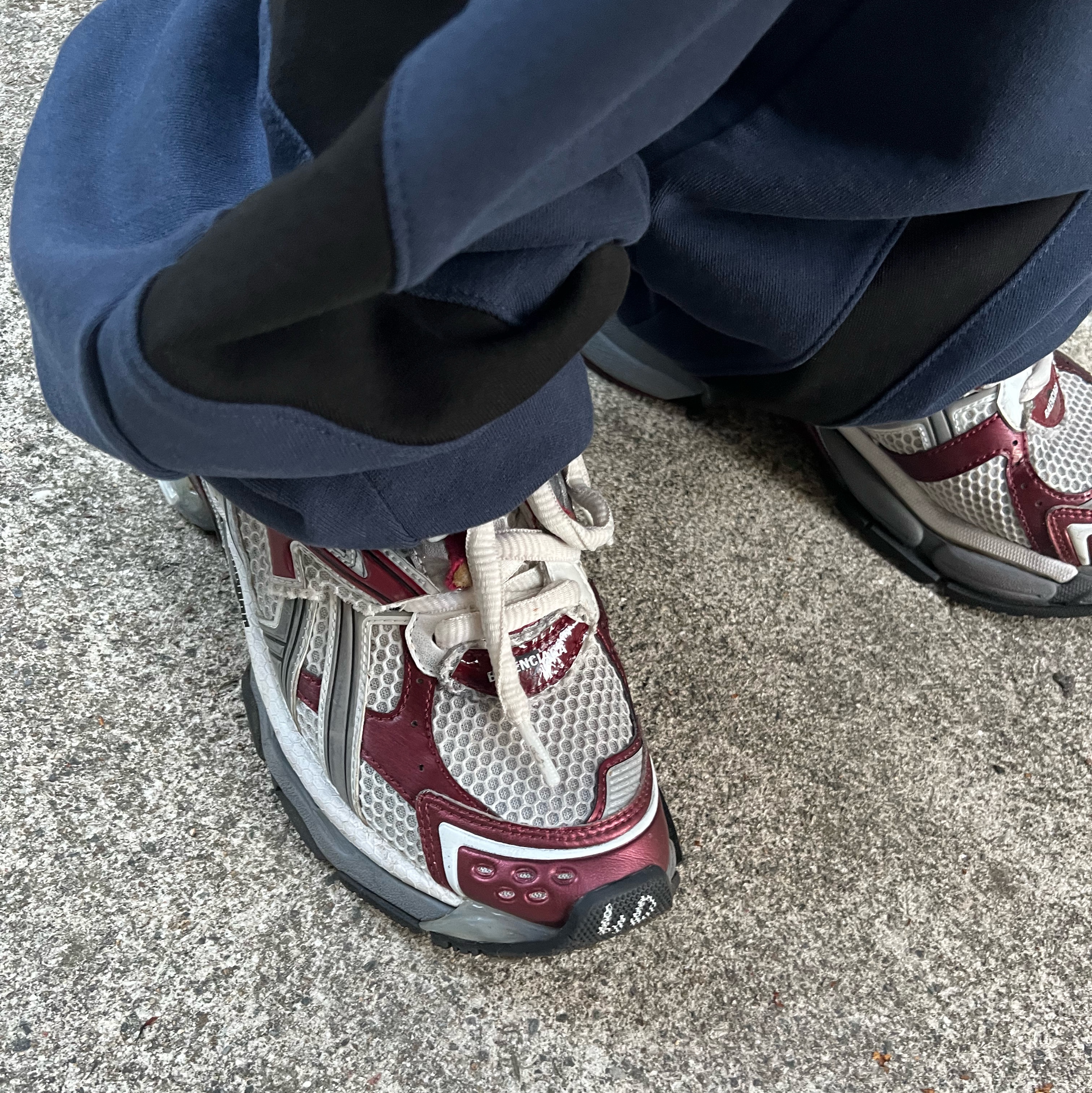 Balenciaga Runner Sneakers Grey Burgundy 착용 스타일