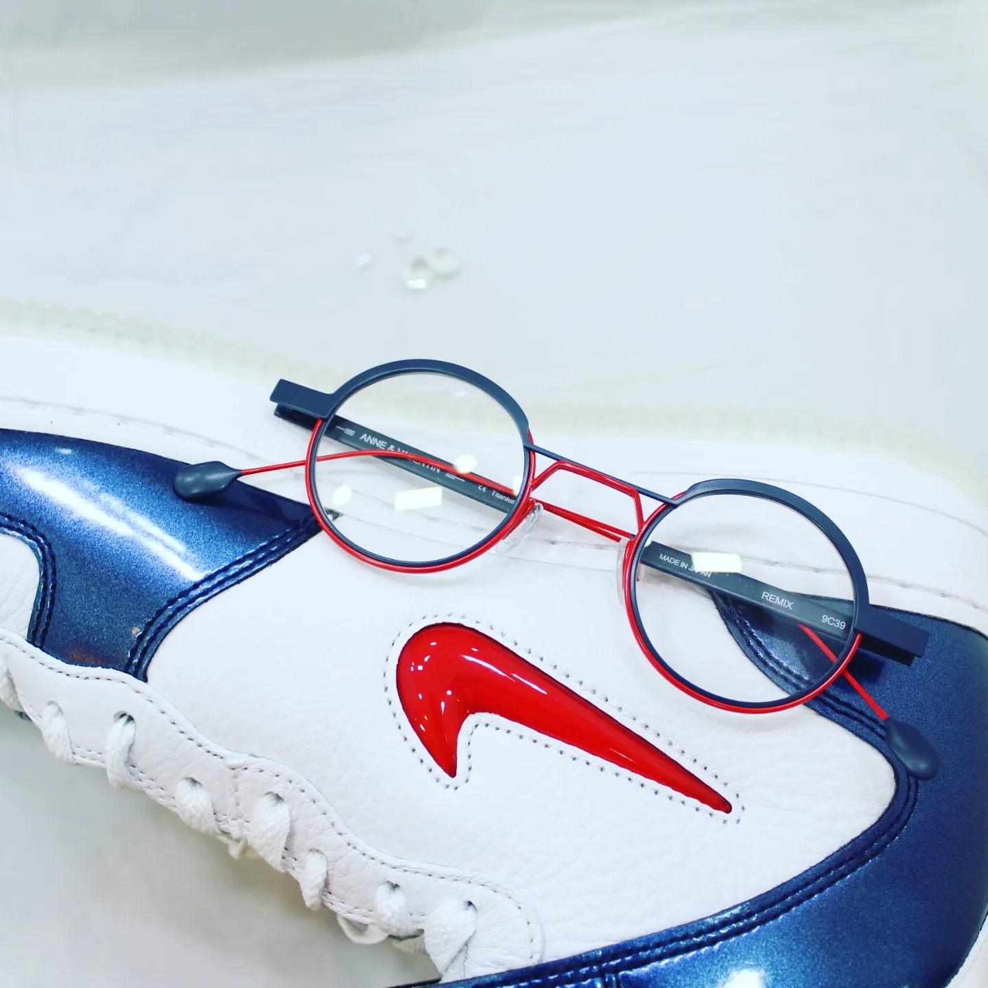 Nike Air Force 1 Mid QS University Red and Midnight Navy 착용 스타일 - 5