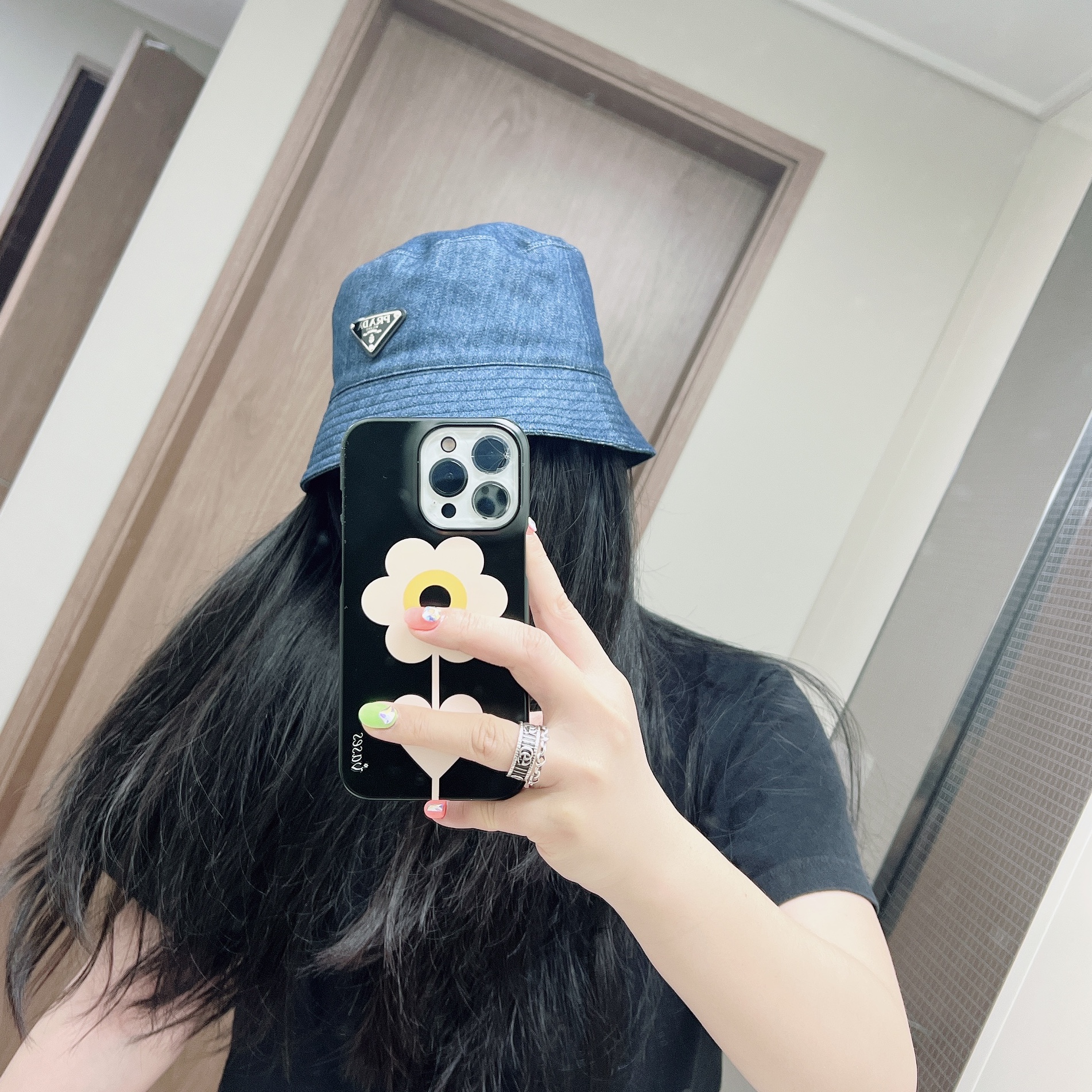 Prada Denim Bucket Hat Navy 착용 스타일