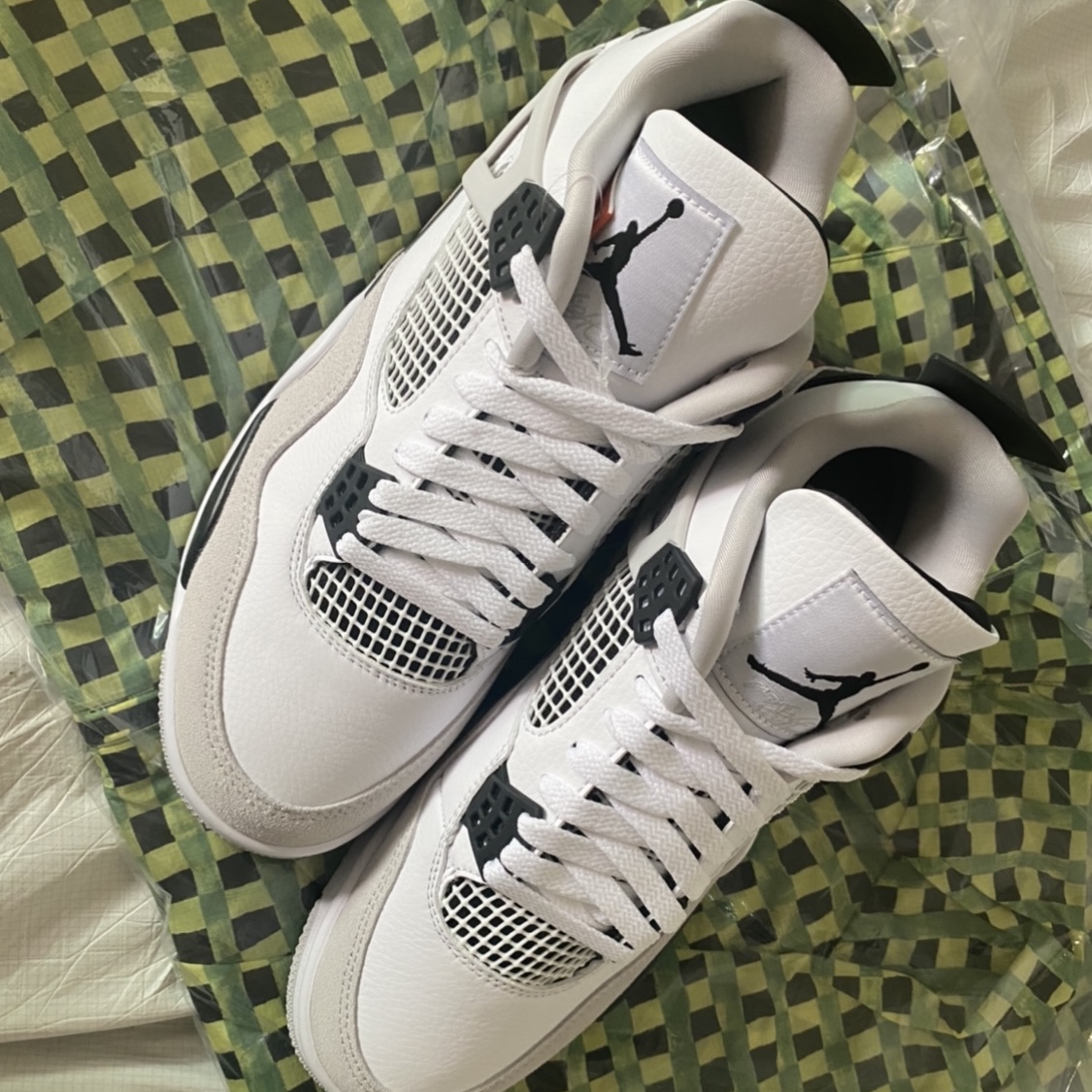 Jordan 4 Retro White and Black 착용 스타일 - 1