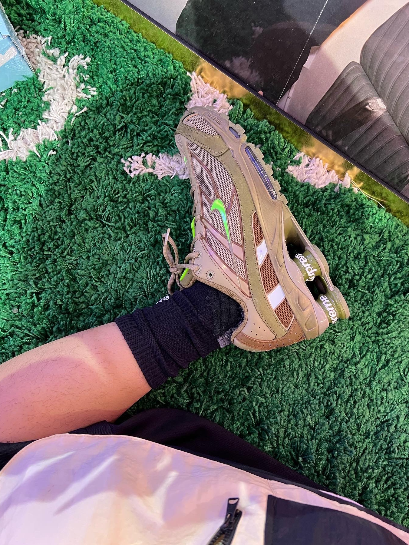 Nike x Supreme Shox Ride 2 SP Neutral Olive 착용 스타일 - 2