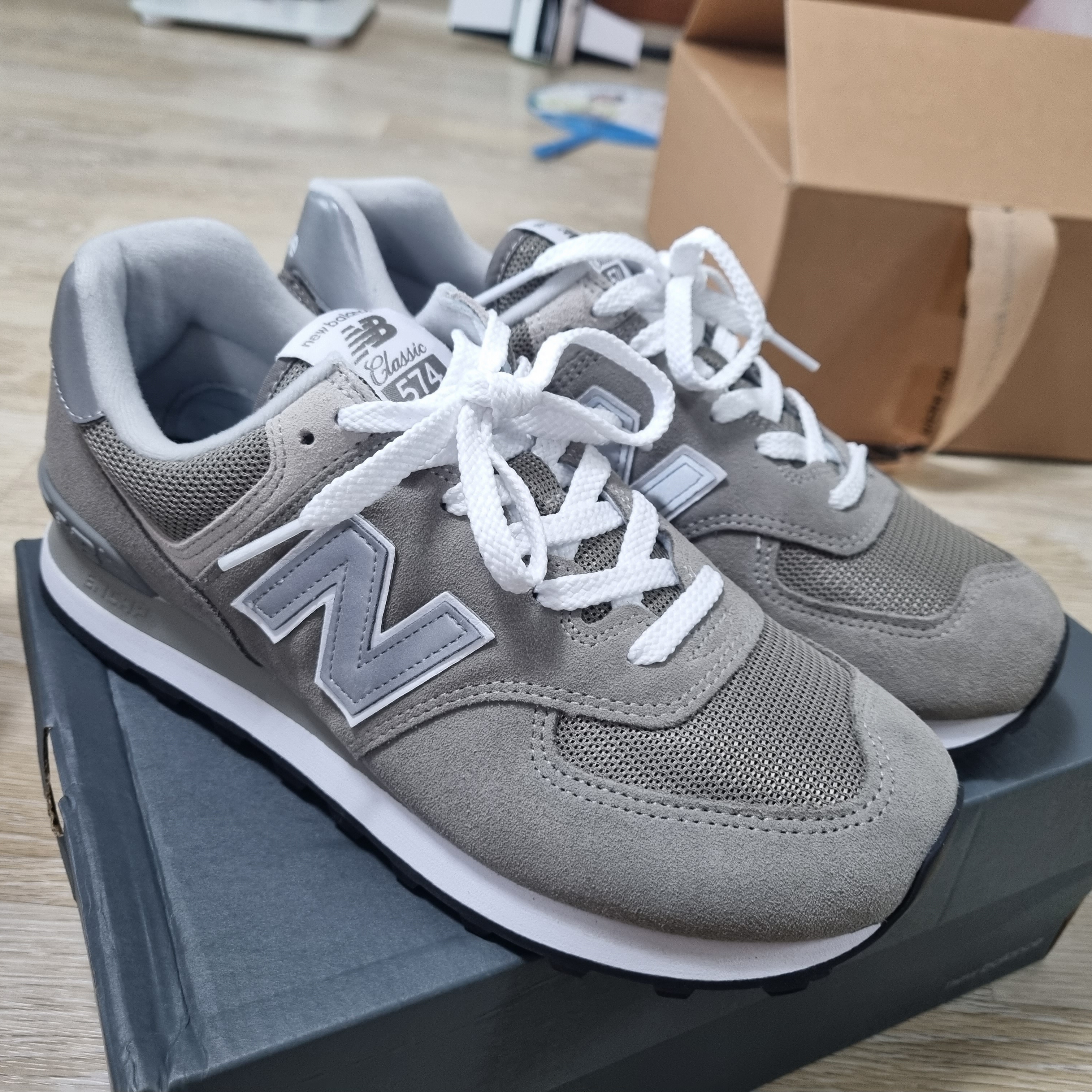 New Balance 574 Grey - D Standard 착용 스타일 - 1