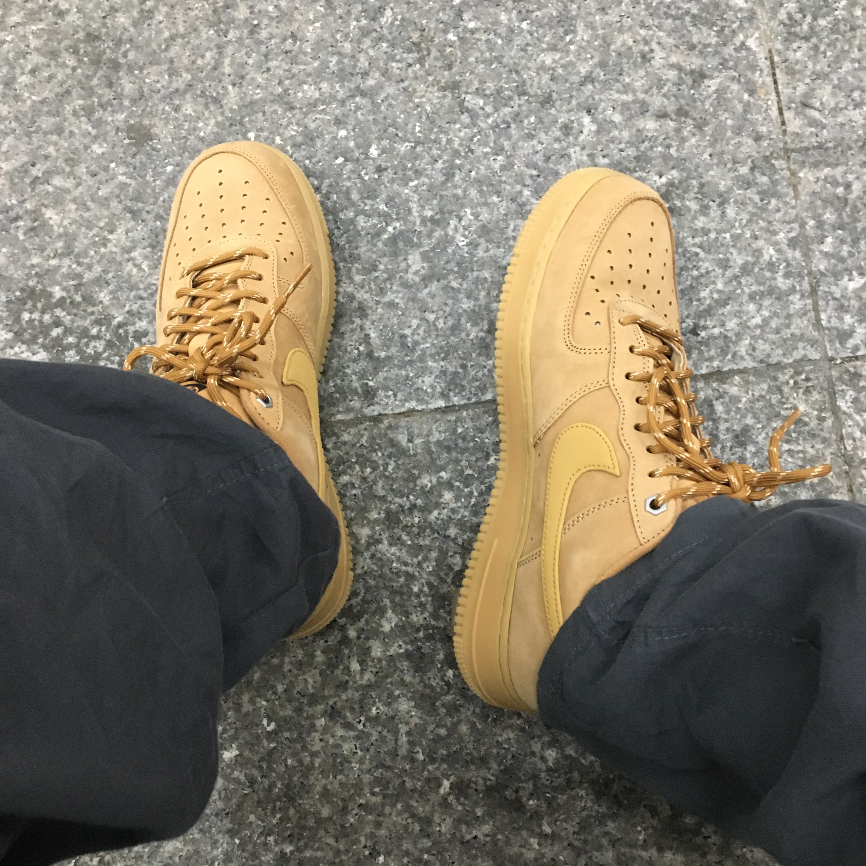 Nike Air Force 1 '07 WB Flax 착용 스타일 - 4