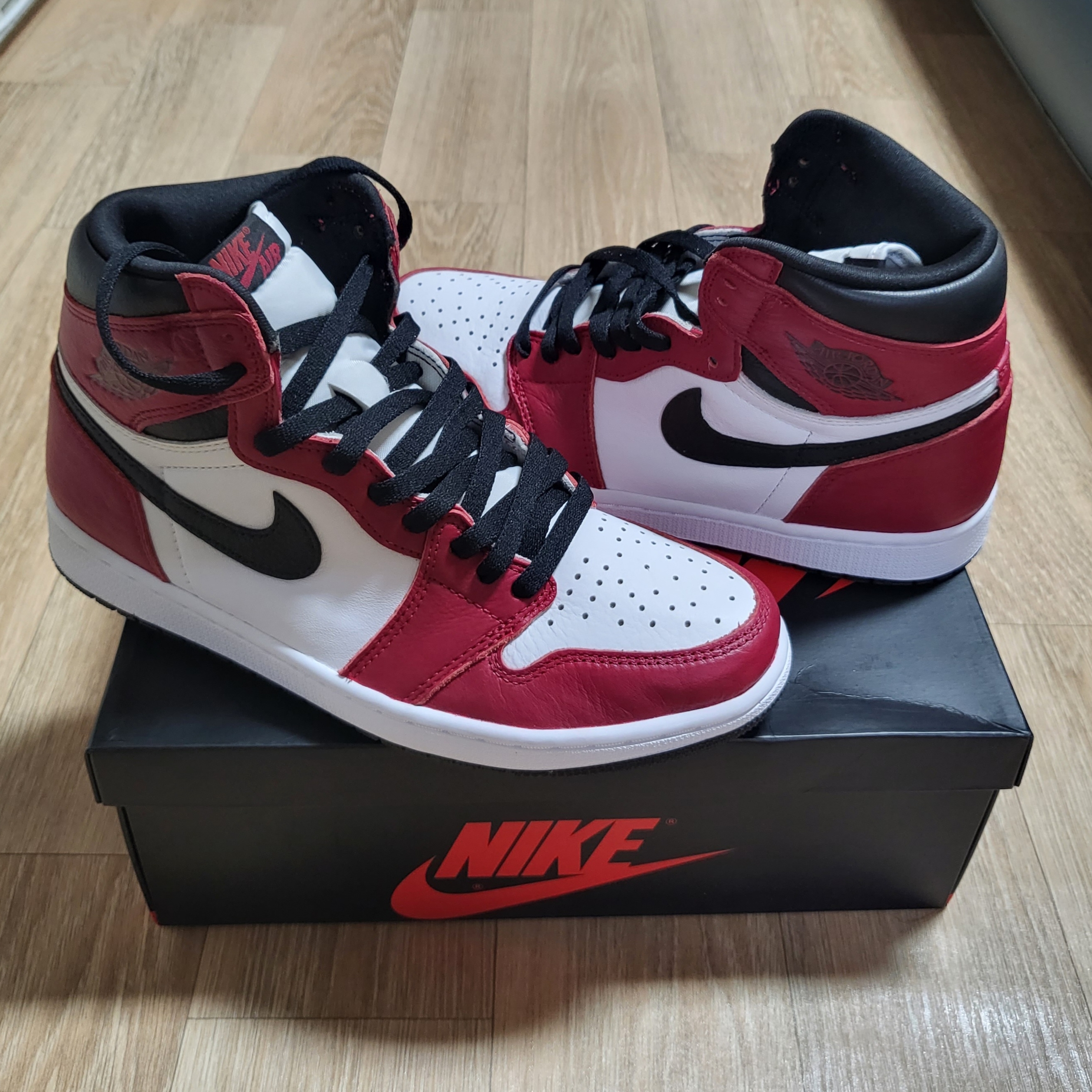 Jordan 1 Retro High OG Light Fusion Red 착용 스타일