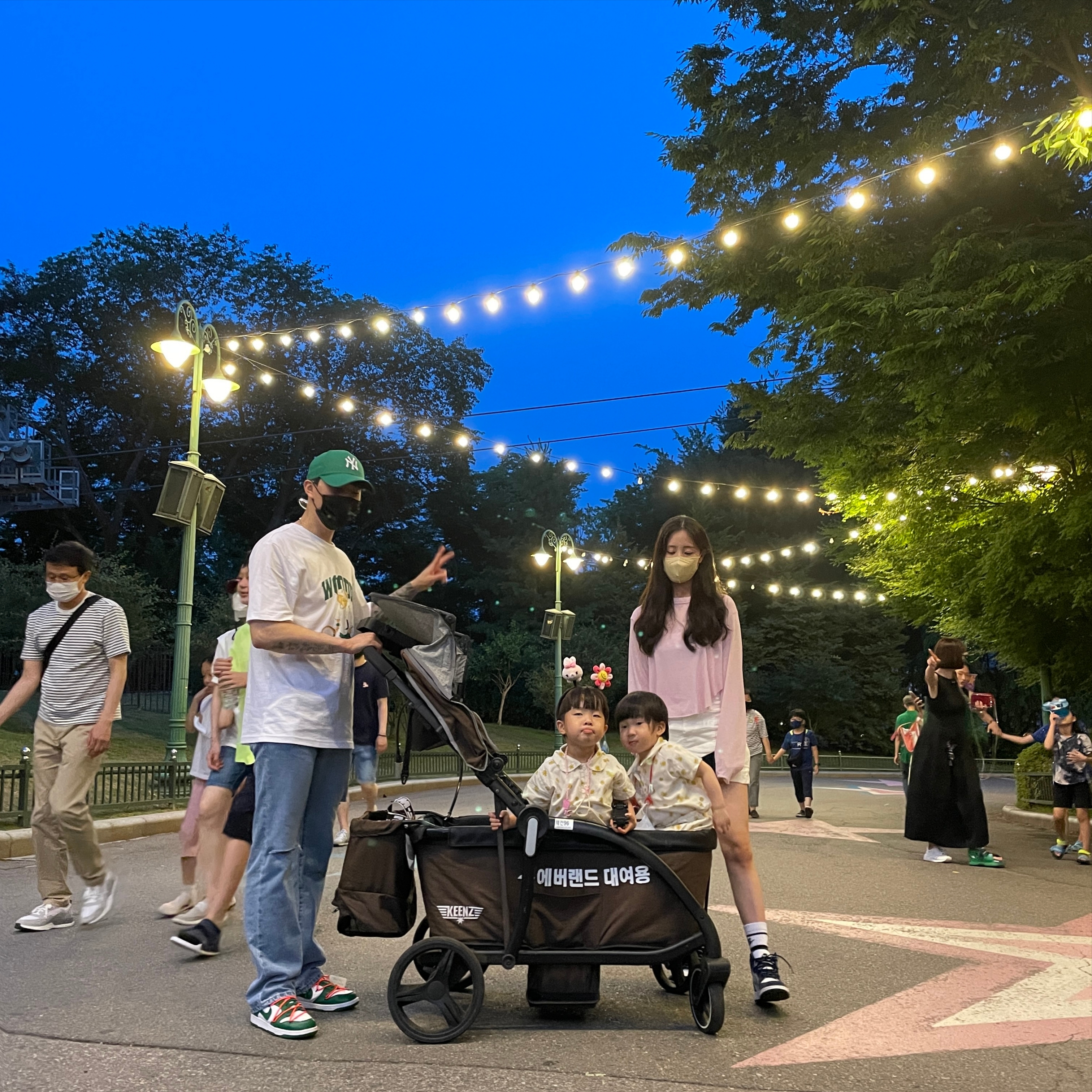 Nike x Off-White Dunk Low Pine Green, (GS) Jordan 1 Retro High OG CO.JP Midnight Navy 착용 스타일