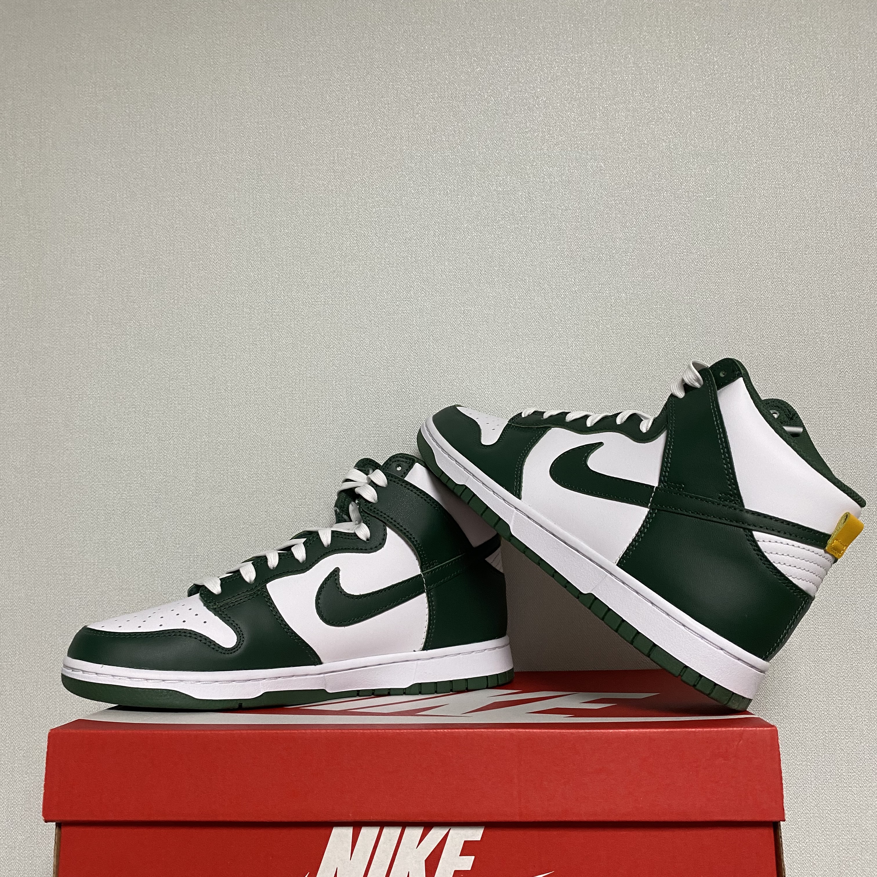 Nike Dunk High Retro Noble Green 착용 스타일