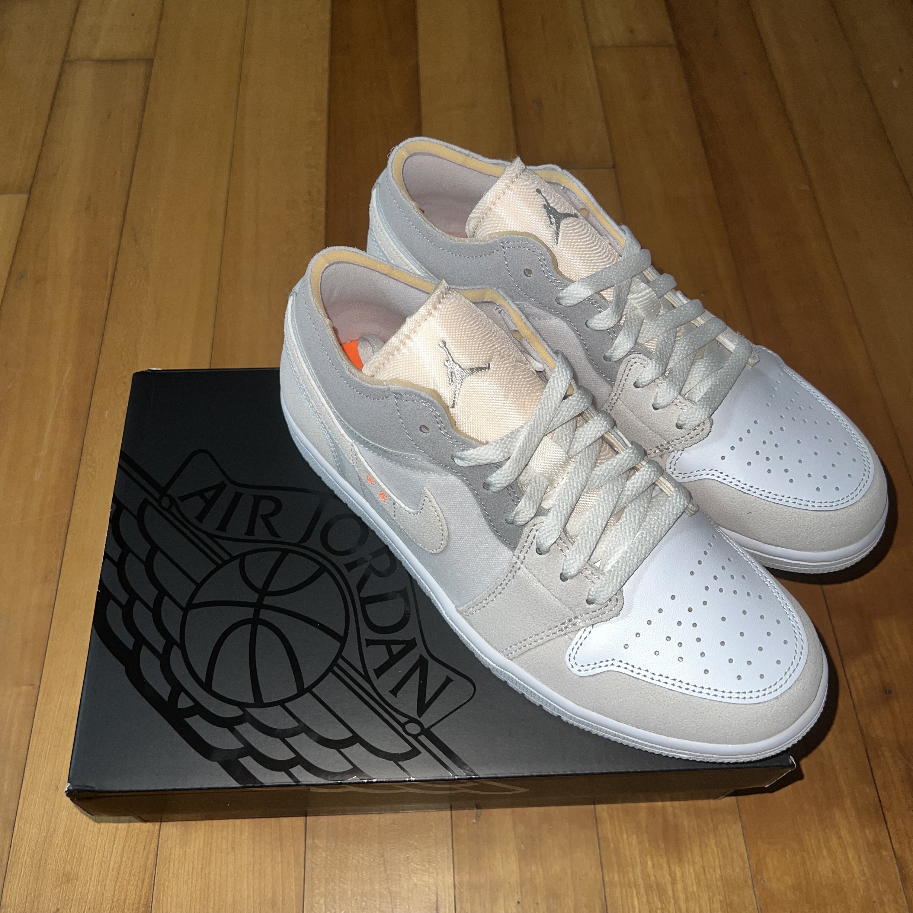 Jordan 1 Low SE Craft White and Phantom 착용 스타일 - 3