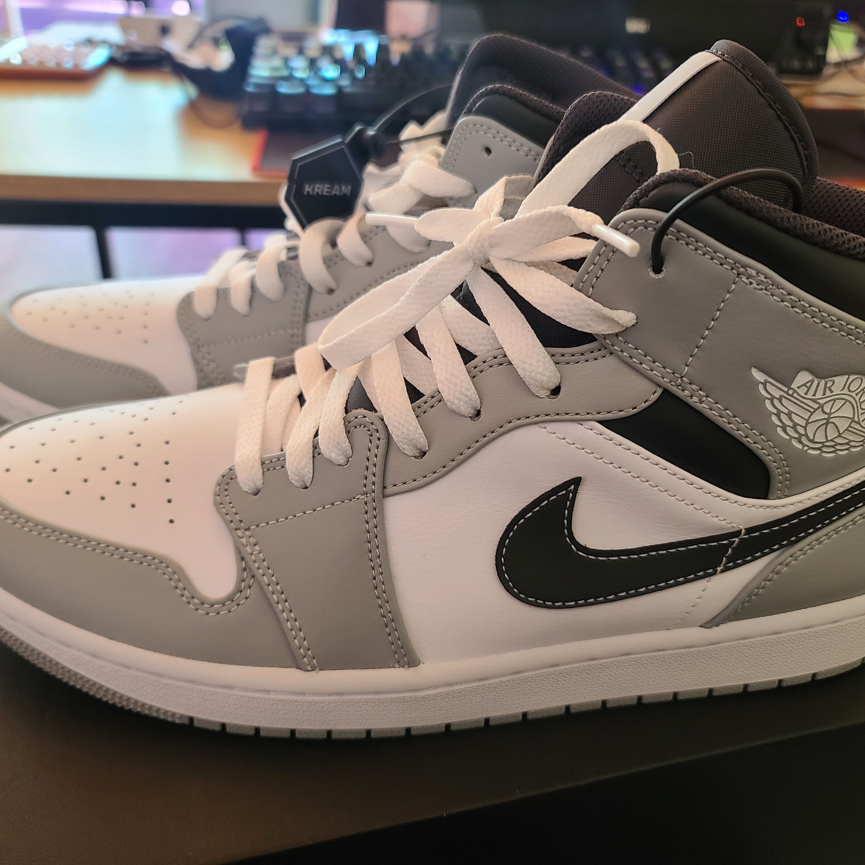 Jordan 1 Mid Light Smoke Grey Anthracite 착용 스타일