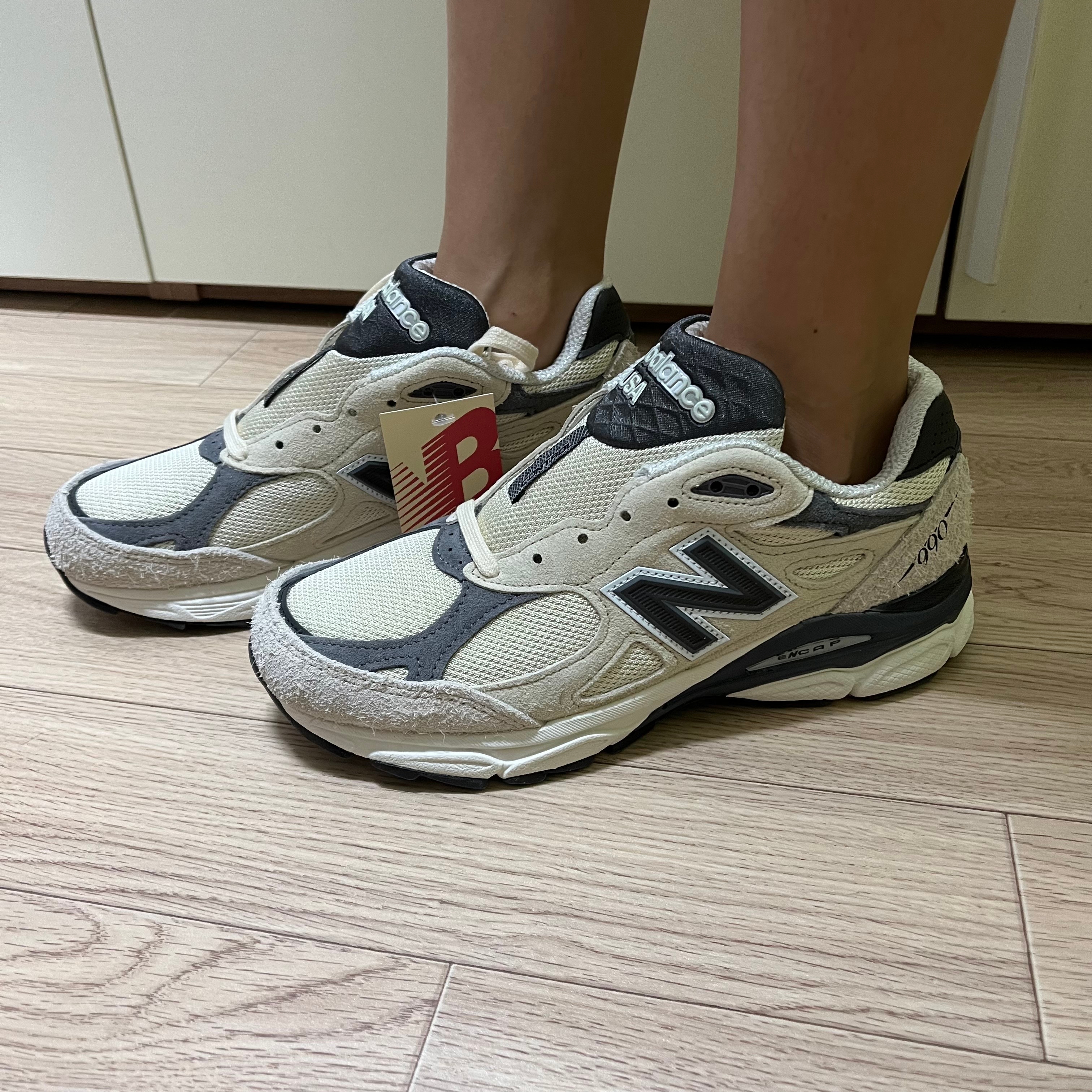 New Balance 990v3 Made in USA Moonbeam Macadamia Nut 착용 스타일 - 3