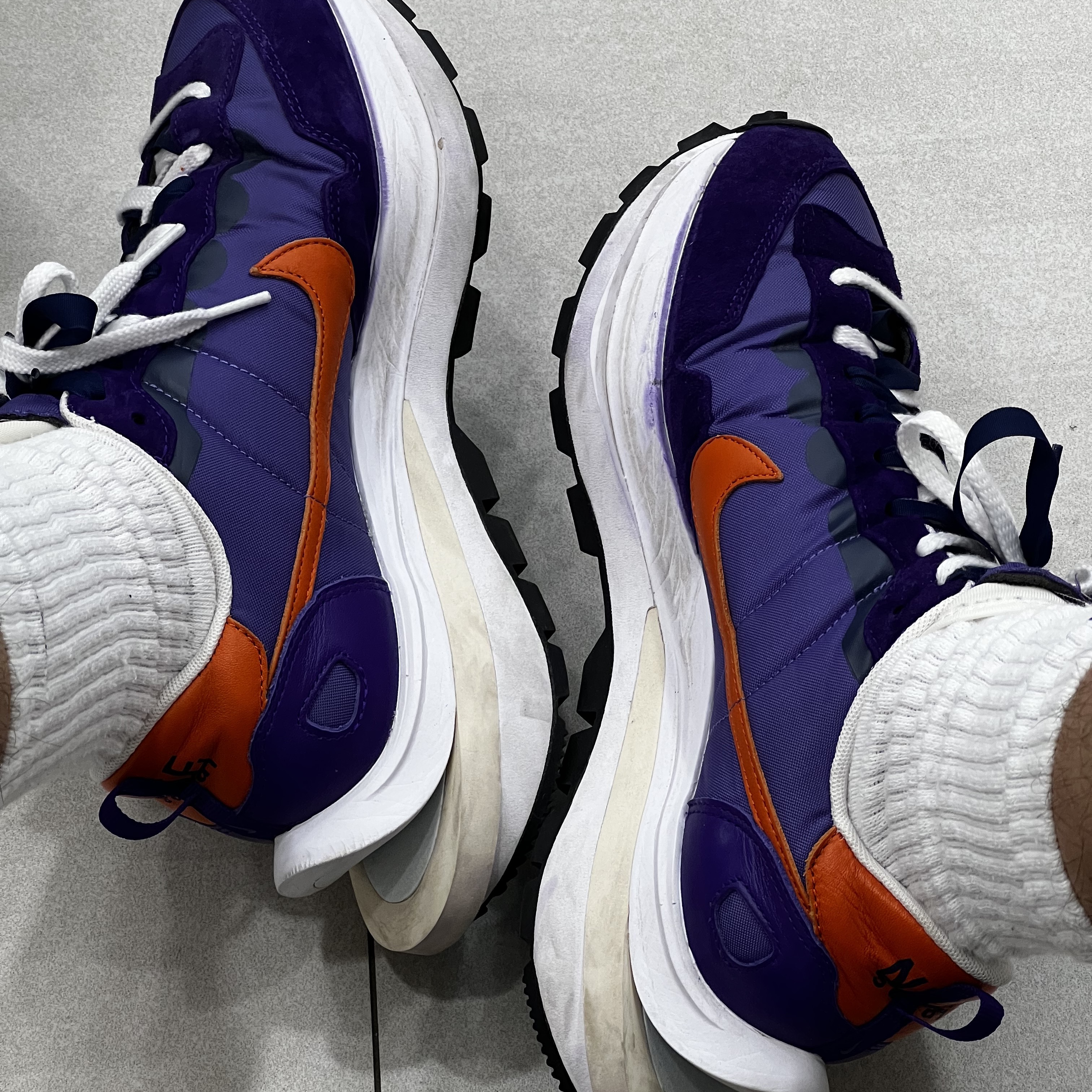 Nike x Sacai VaporWaffle Dark Iris 착용 스타일