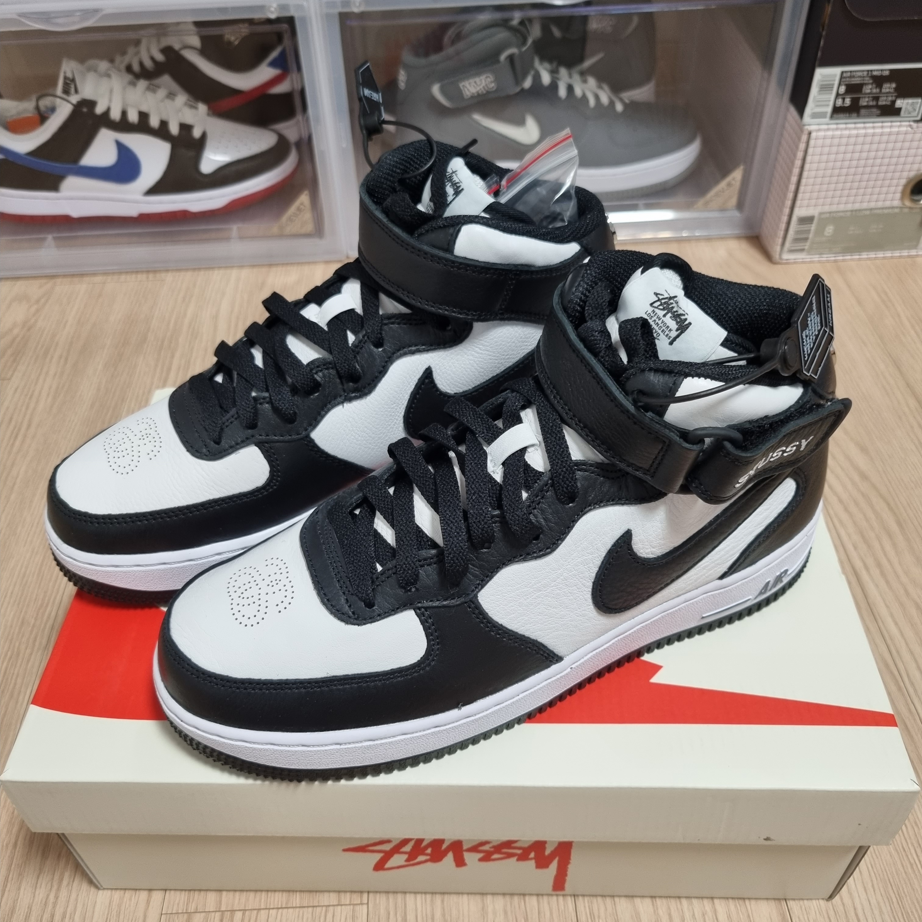 Nike x Stussy Air Force 1 '07 Mid SP Black and Light Bone 착용 스타일