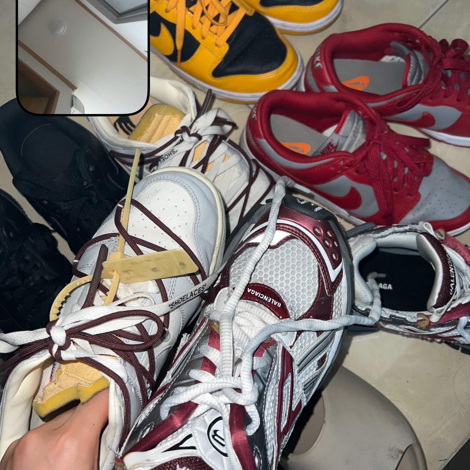 Nike x Off-White Dunk Low The 50 - Lot 46, Balenciaga Runner Sneakers Grey Burgundy 착용 스타일