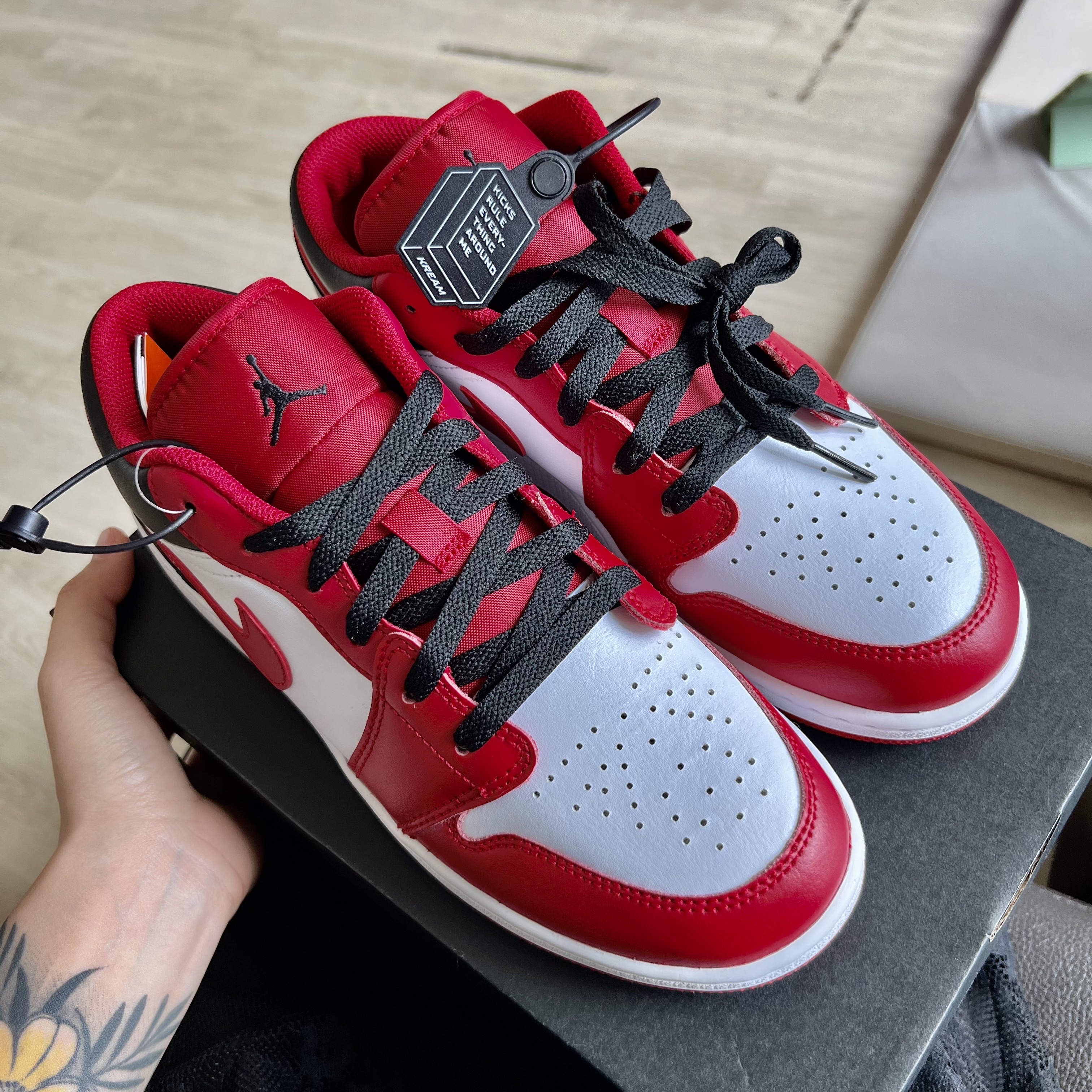 (GS) Jordan 1 Low White Gym Red Black 착용 스타일
