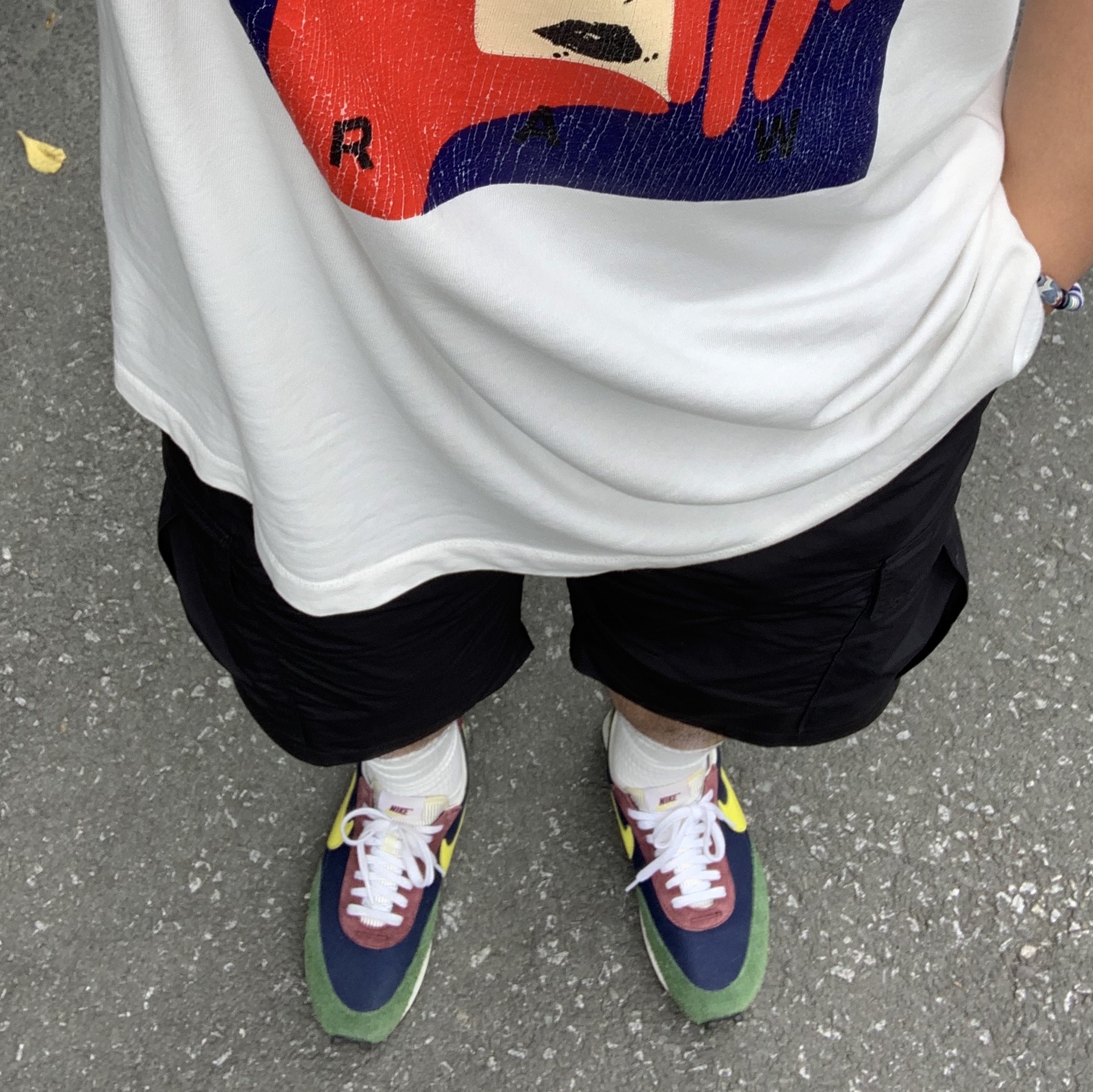 Nike Daybreak Obsidian Dynamic Yellow 착용 스타일